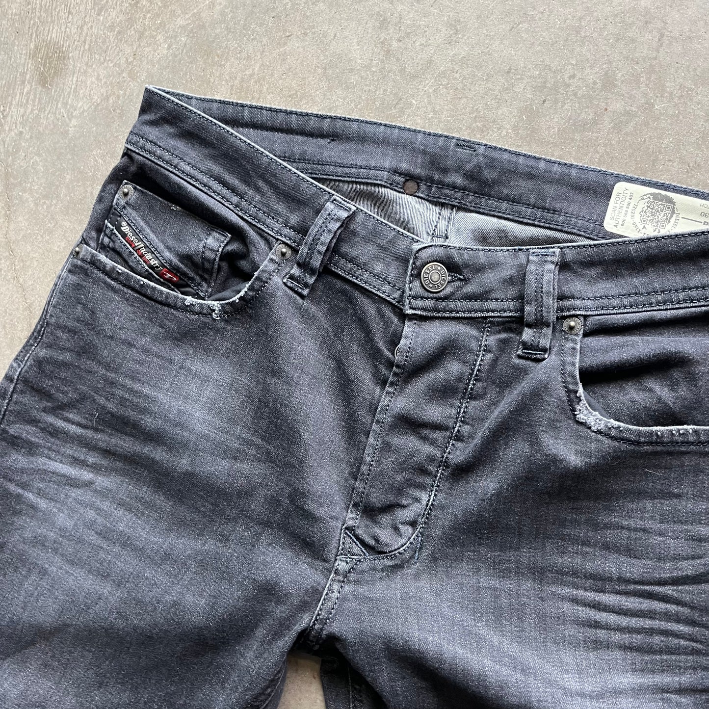 32x30 00s Black Diesel Jeans