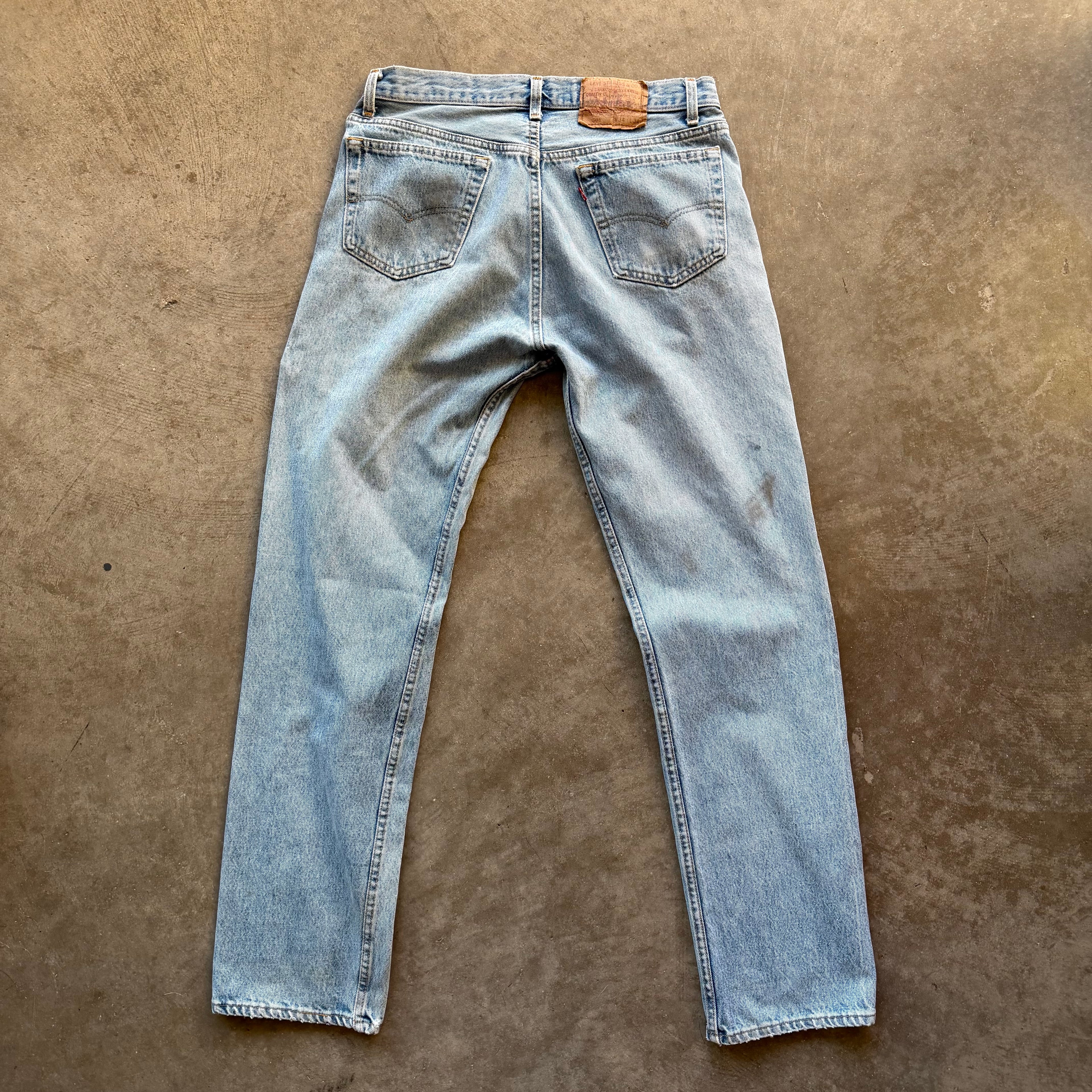 32x32 90s Light Wash Levi’s 501s