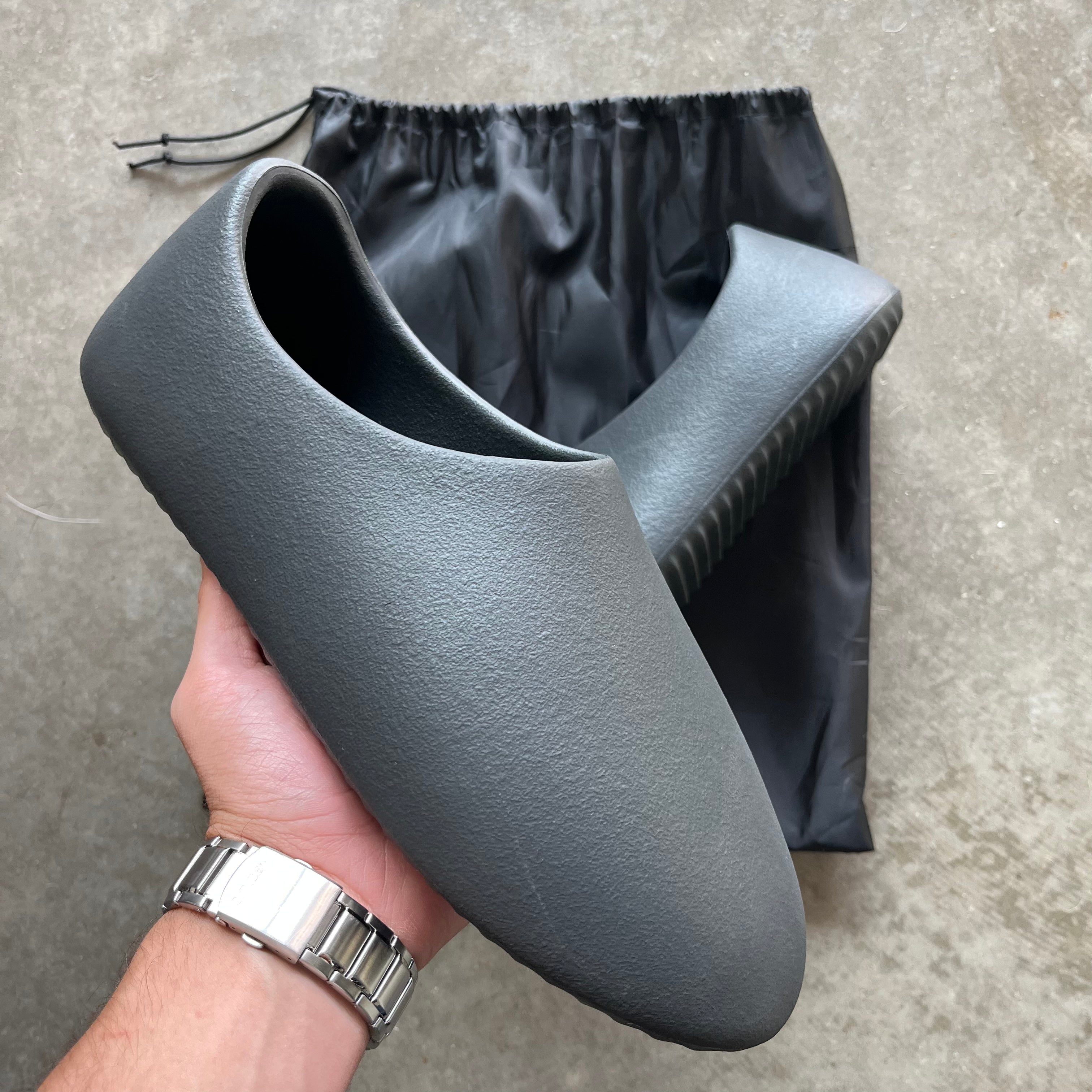 10 Brand New Yeezy SL-02