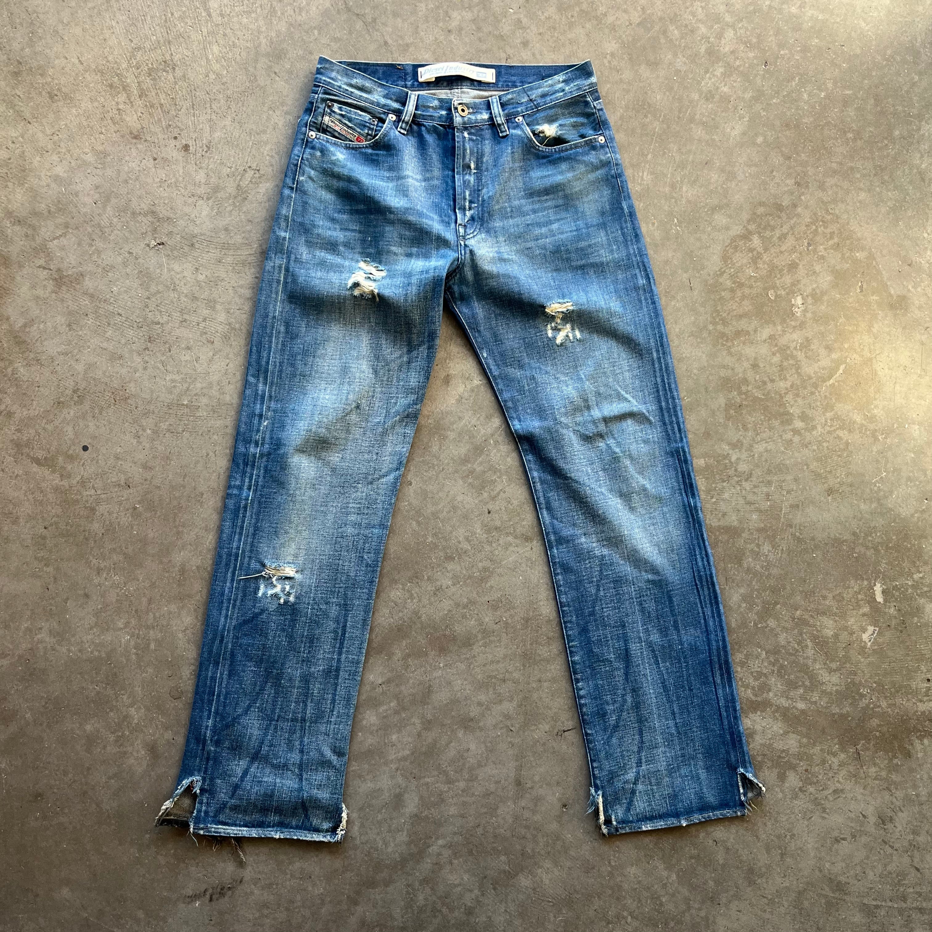 32x32 Ripped Diesel Jeans