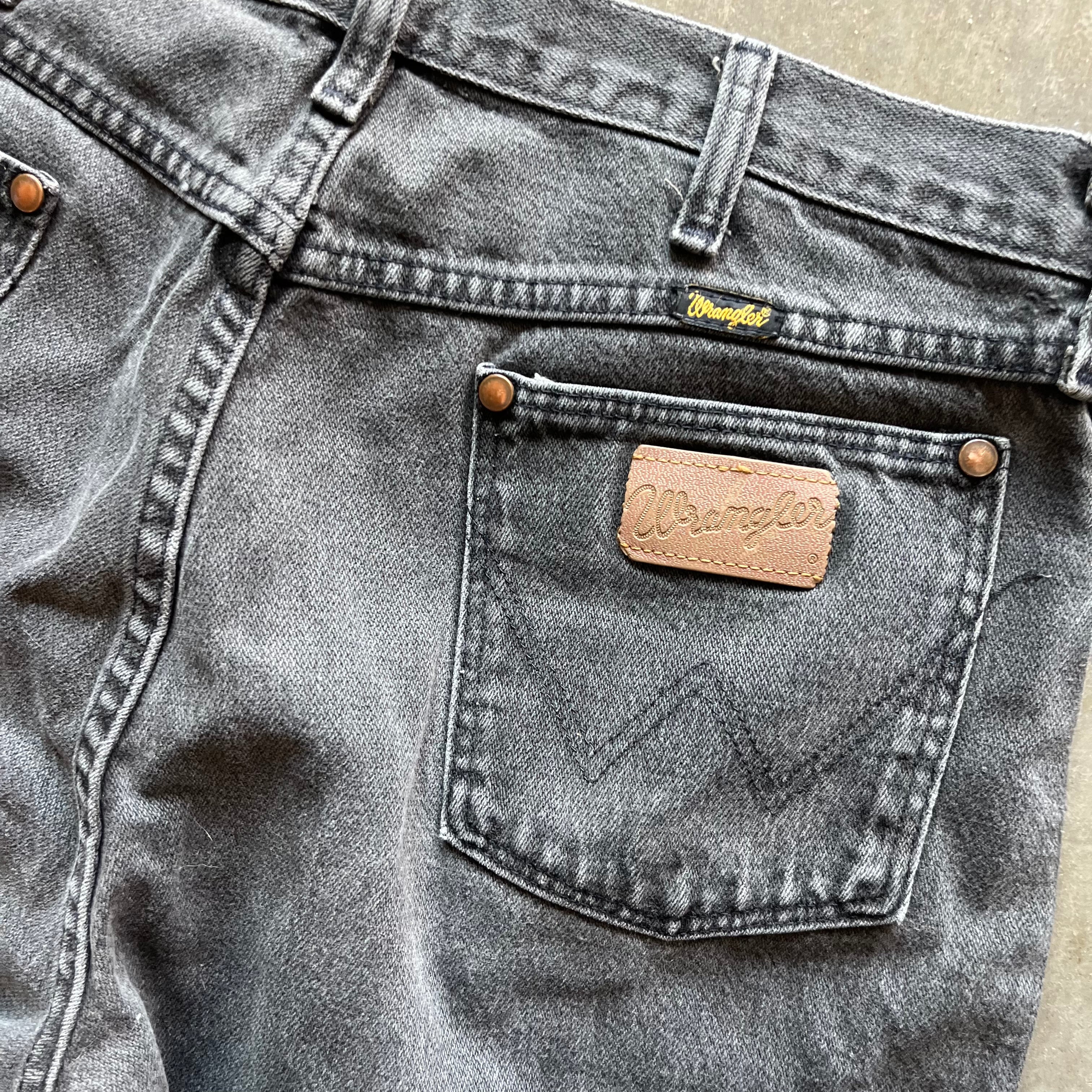 34x32 00s Black Wrangler Pants