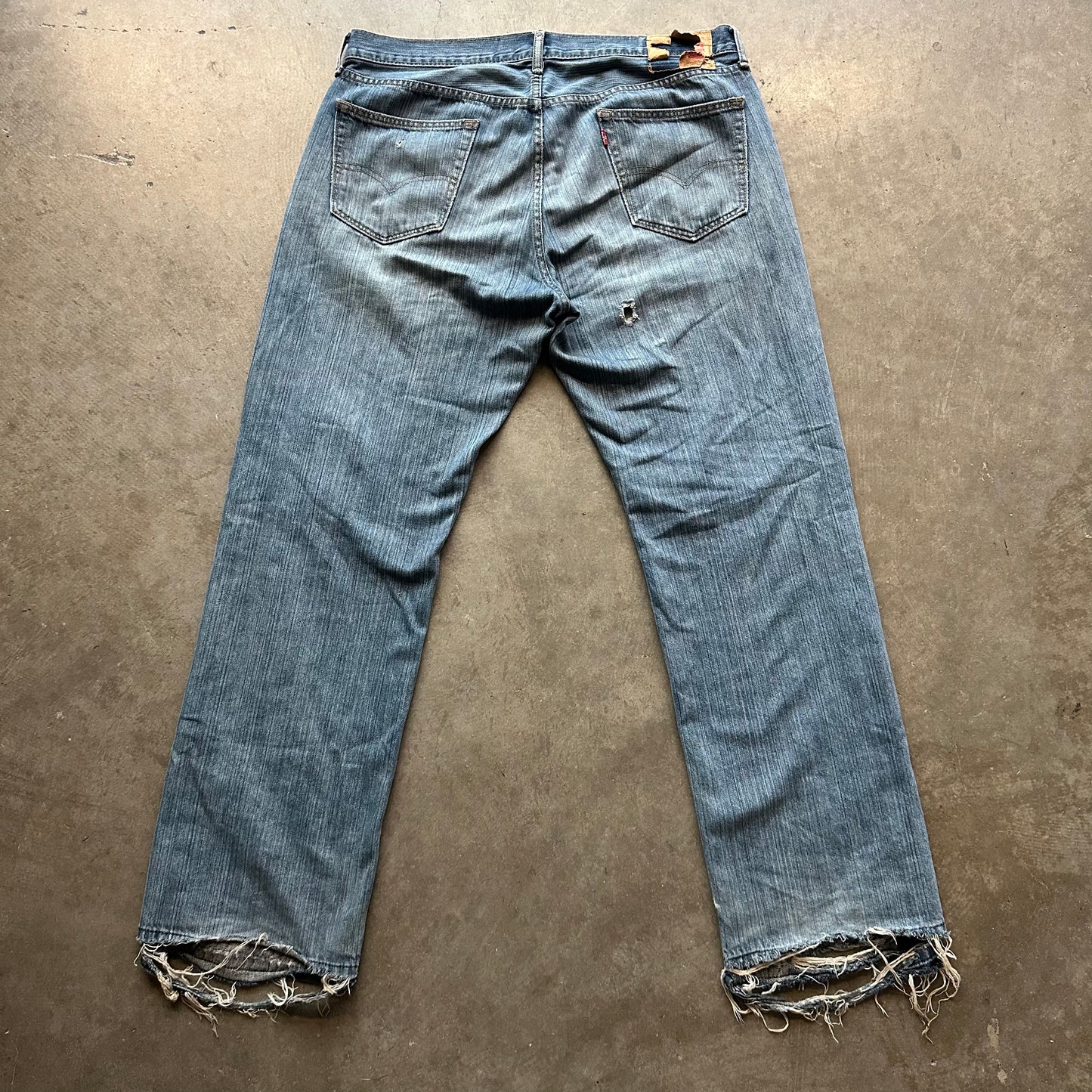 36x32 Distressed Levis Jeans