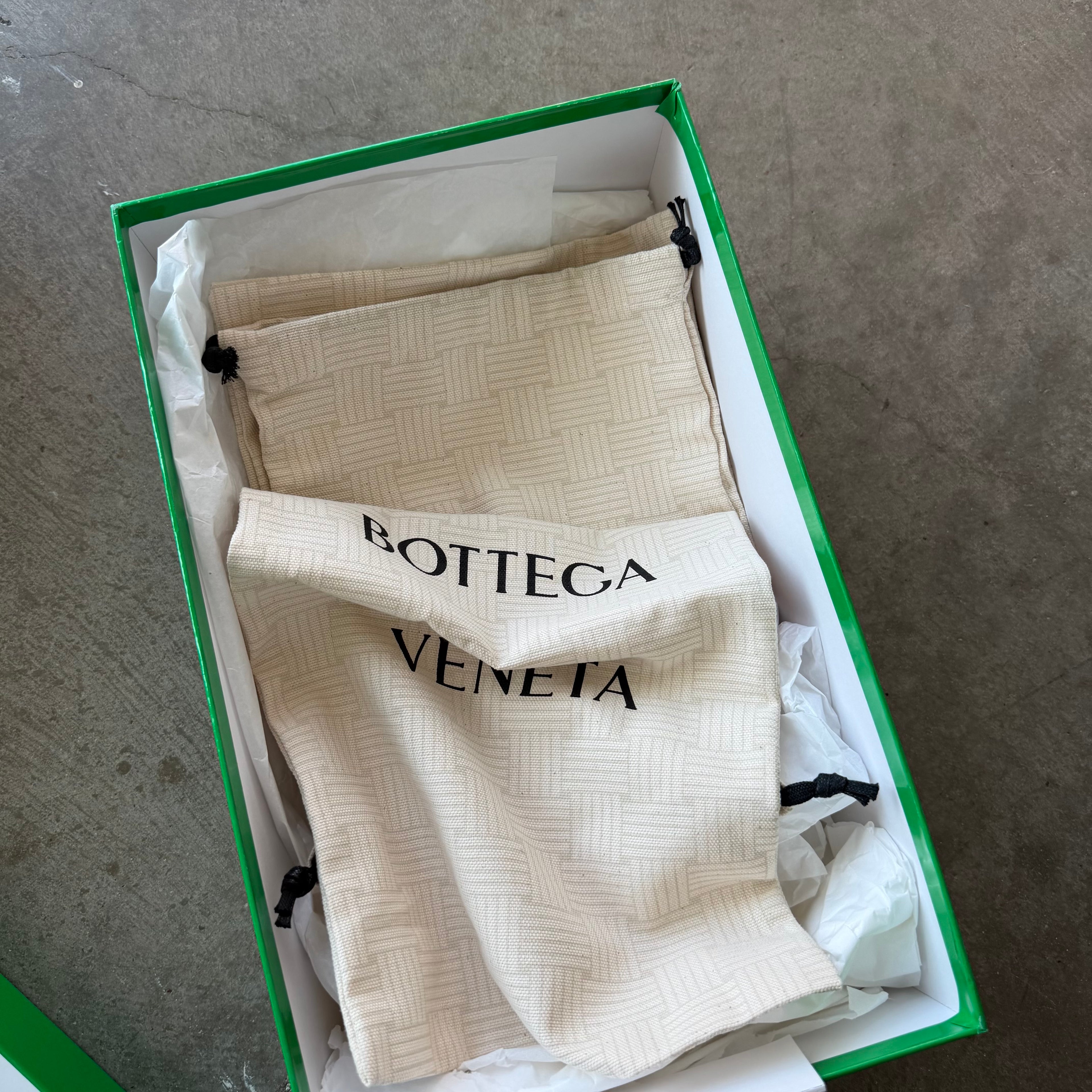 8 Bottega Veneta Orbit Abyss/Silver