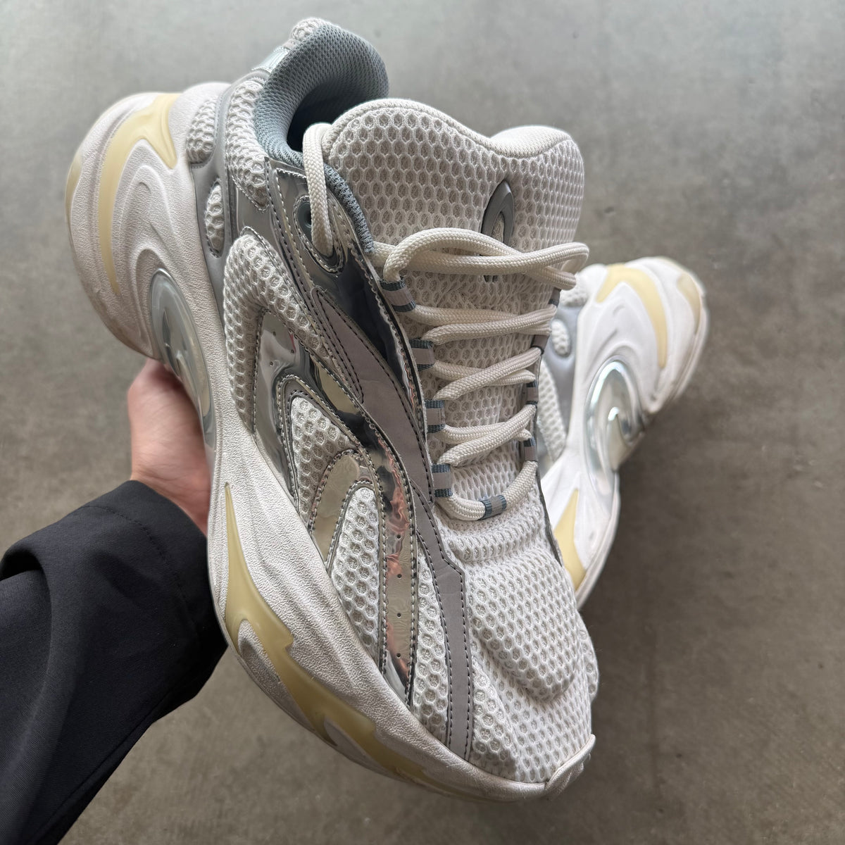 12 Various Zero Sneaker White