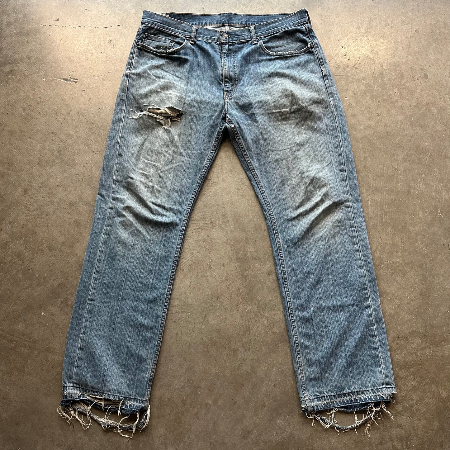 36x32 Distressed Levis Jeans