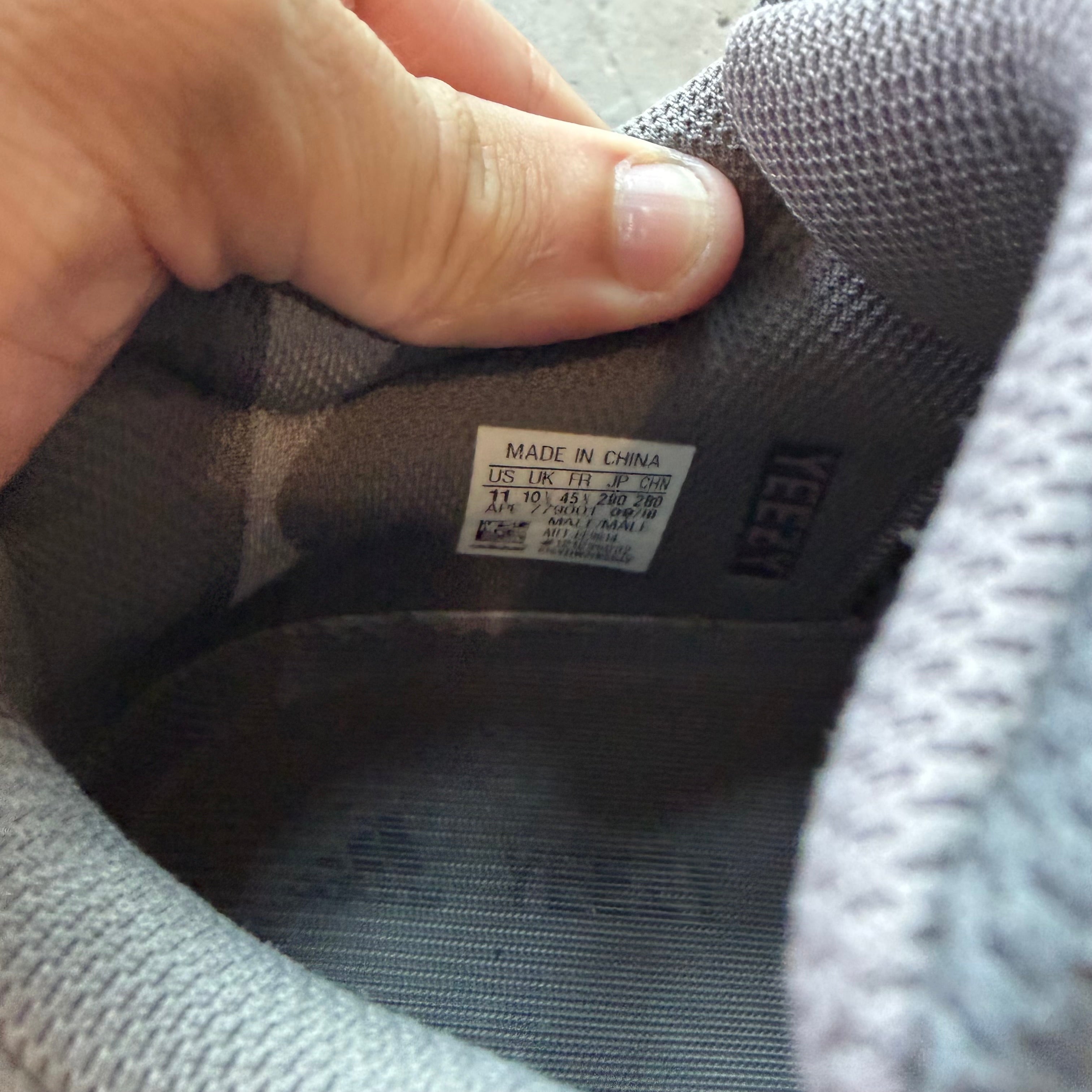 11 Used Yeezy 700 Mauve