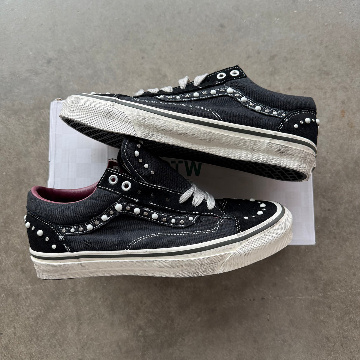 10 Vans Pearlized Black