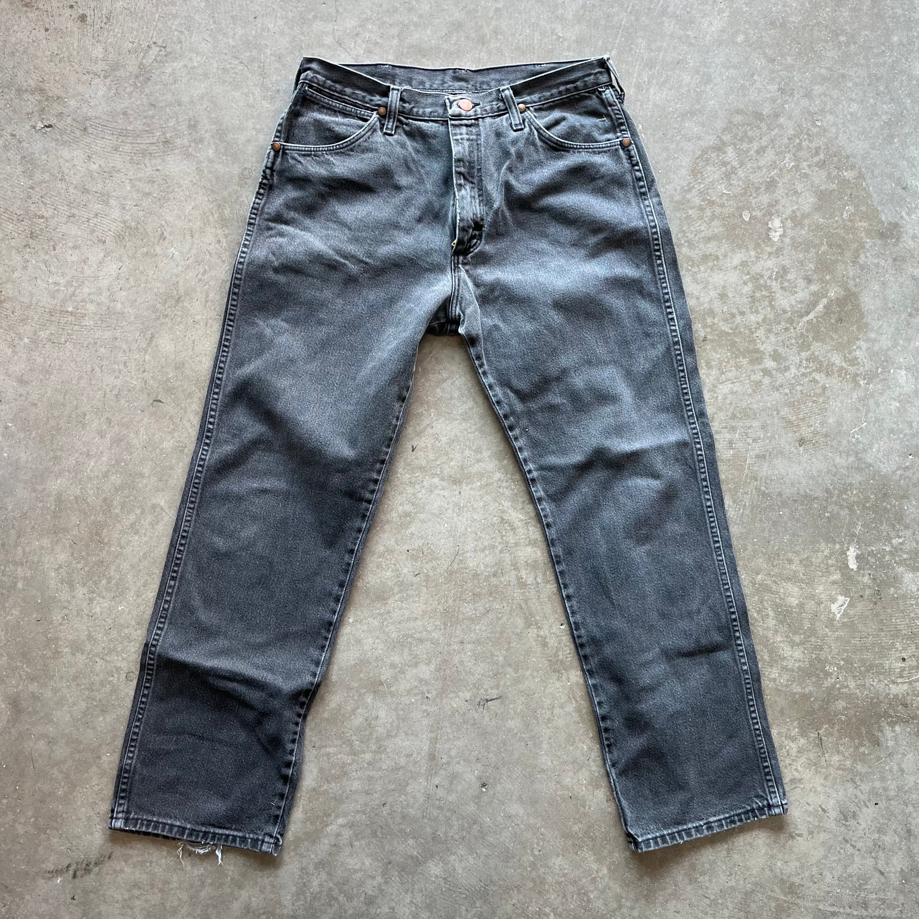 34x32 00s Black Wrangler Pants