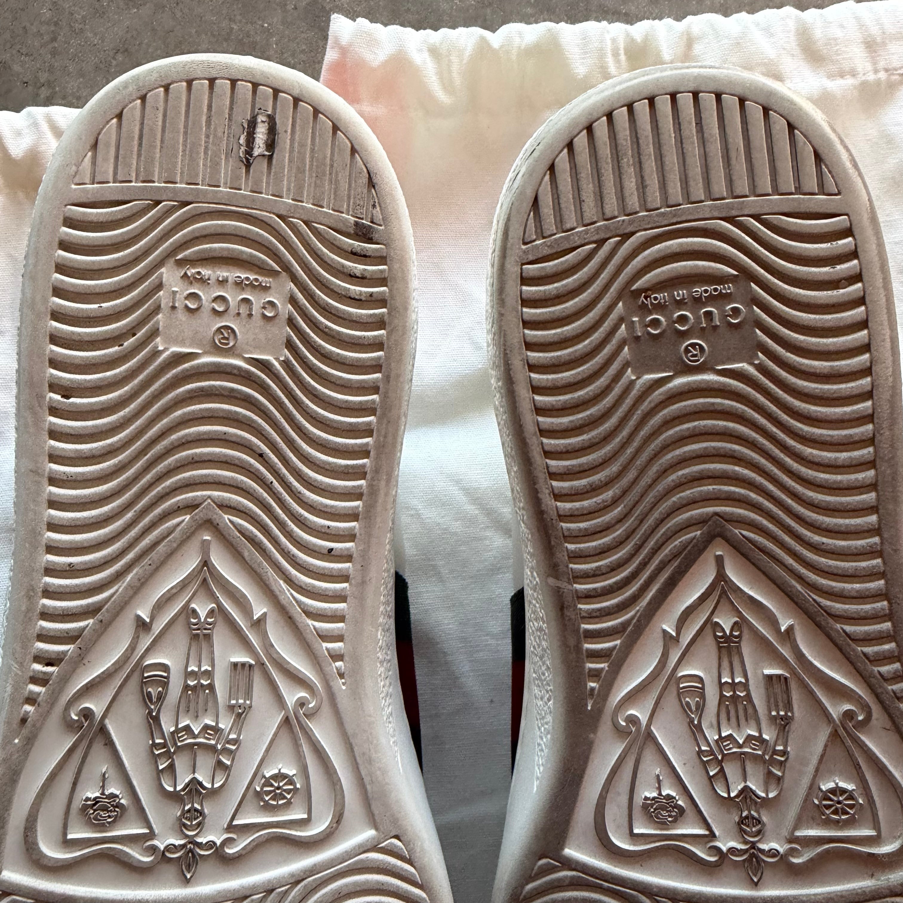 8.5 Used Gucci Ace Embroidered Bee