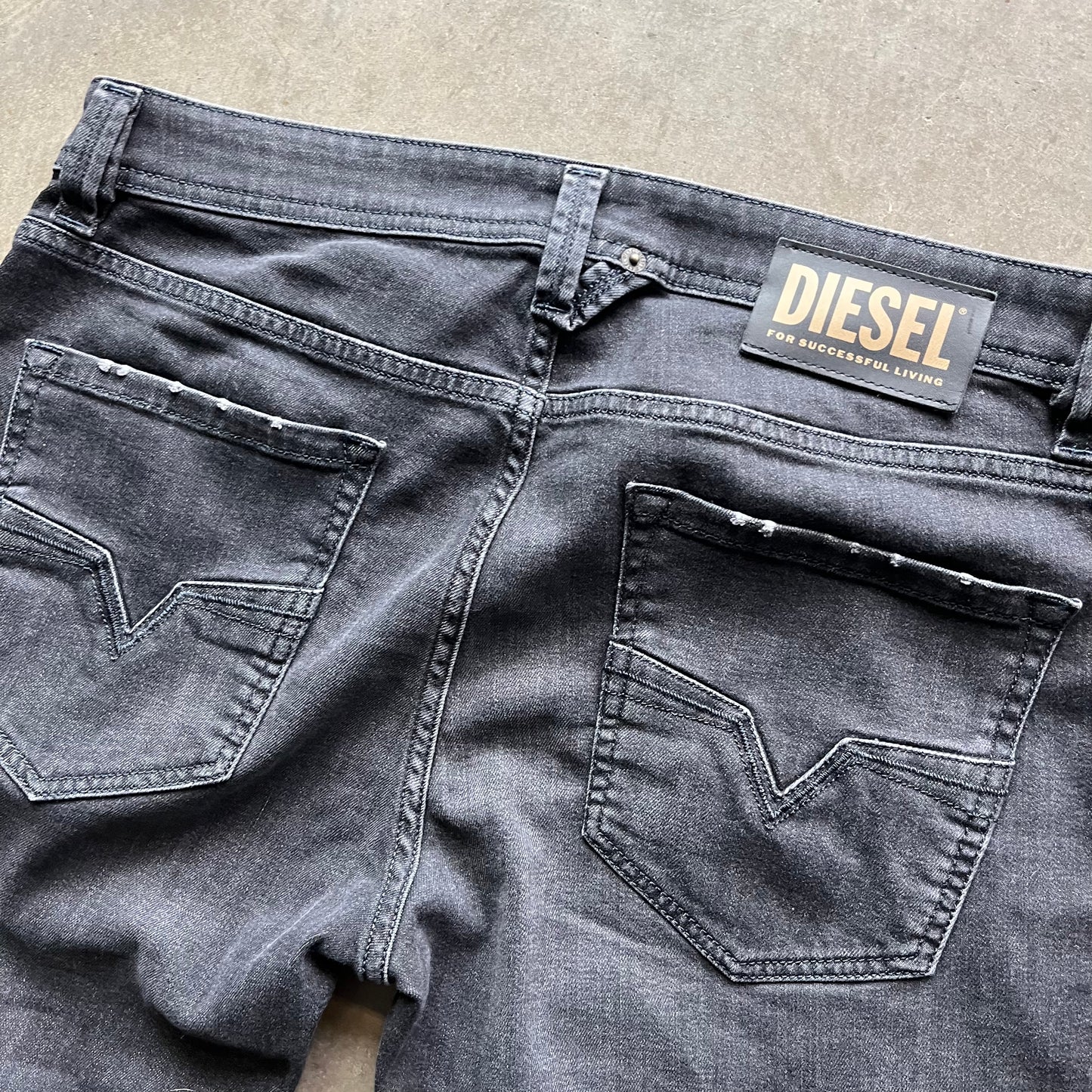 32x30 00s Black Diesel Jeans