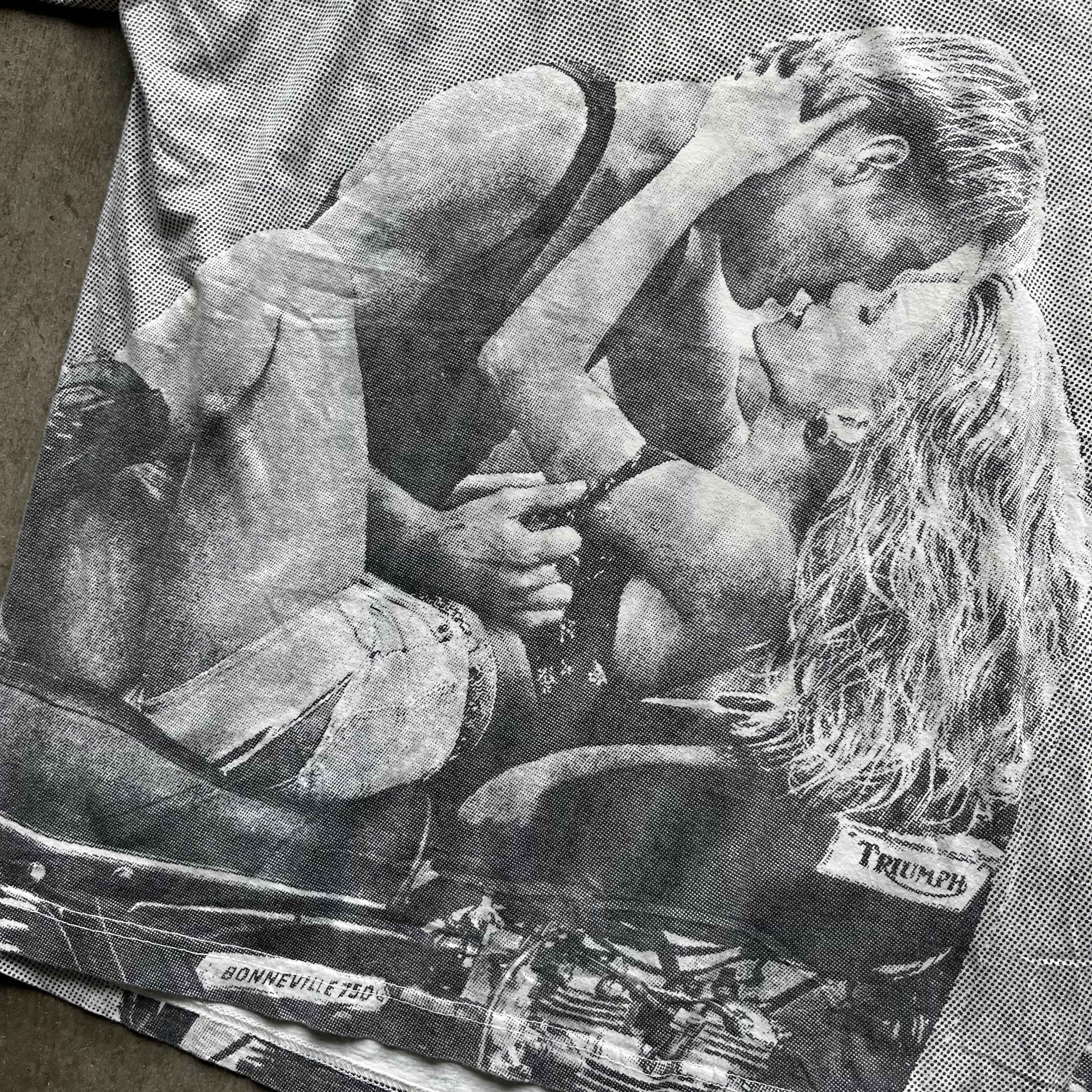 XL 90s Triumph AOP Kissing Tee