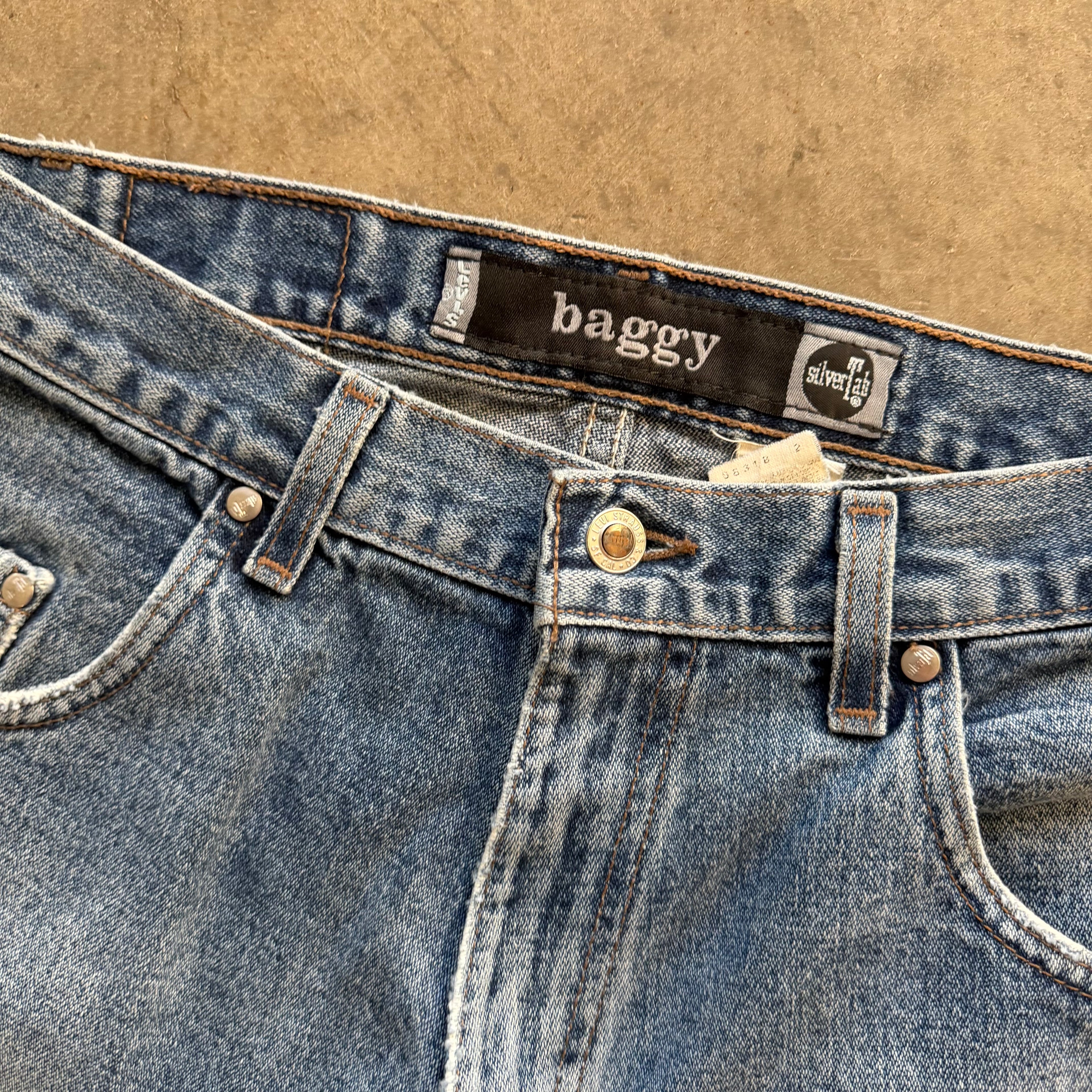 33x34 90s Baggy Levi’s Silver Tabs