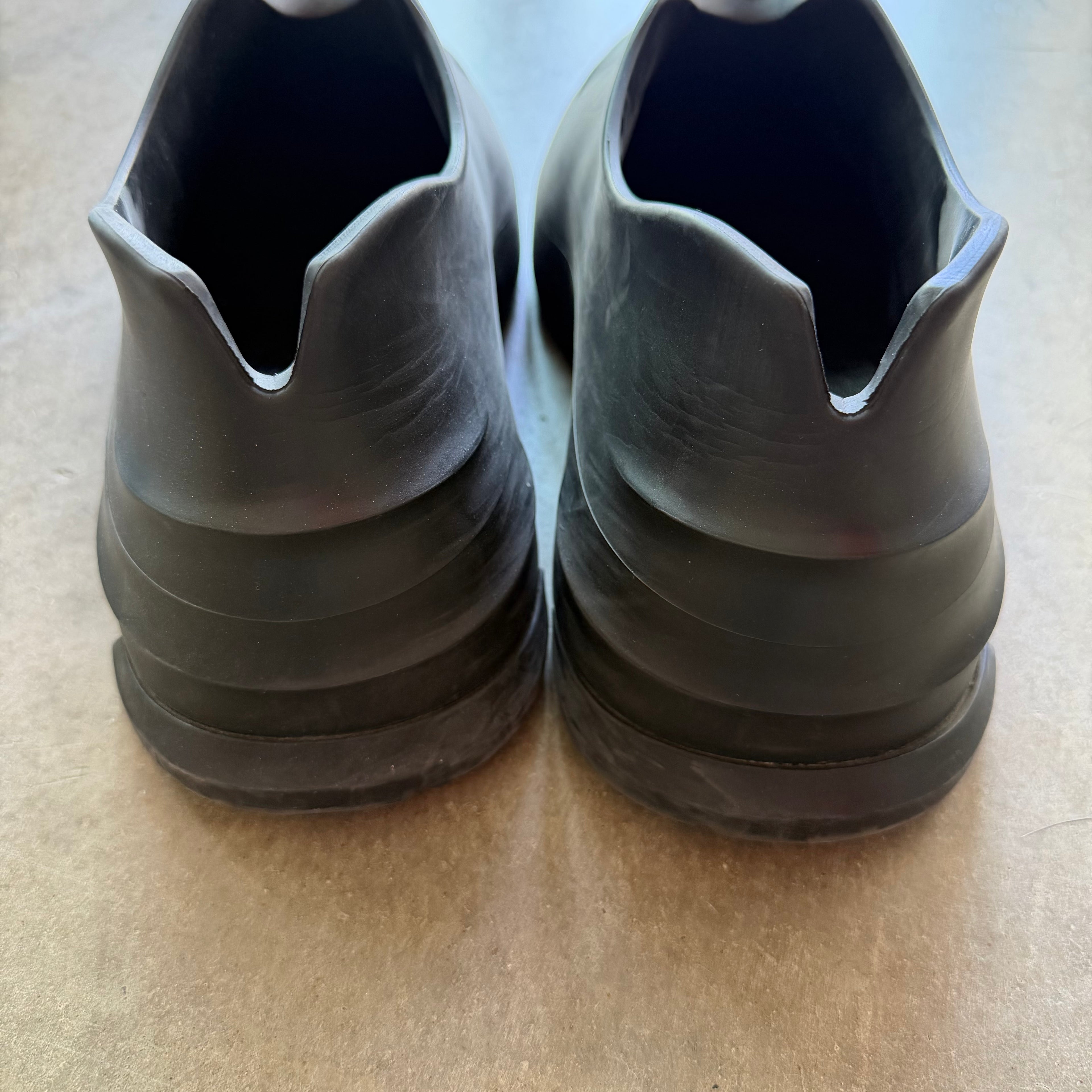 12 Used Givenchy Monumental Mallow Low Rubber Slip On