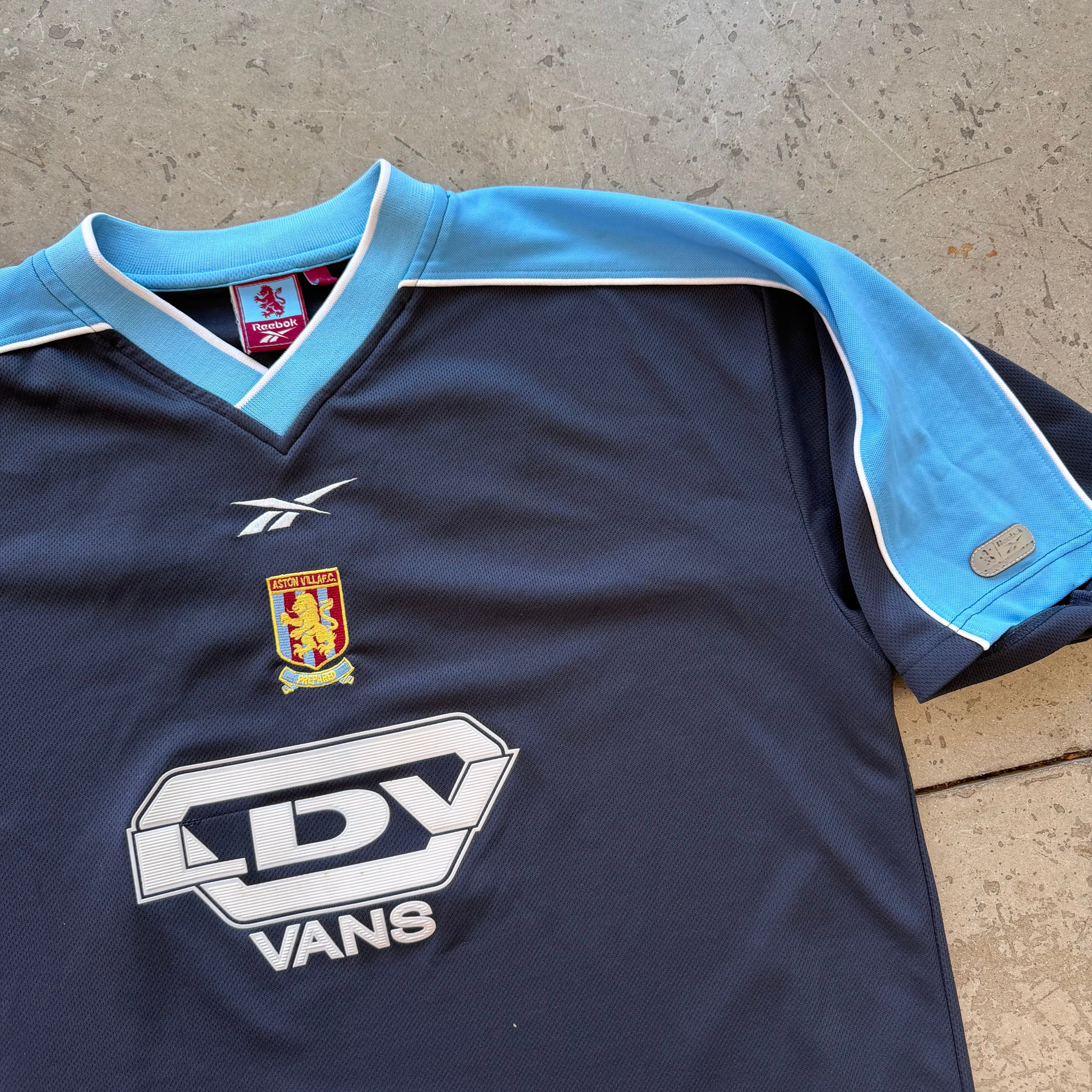 XL 99 Aston Villa Soccer Jersey