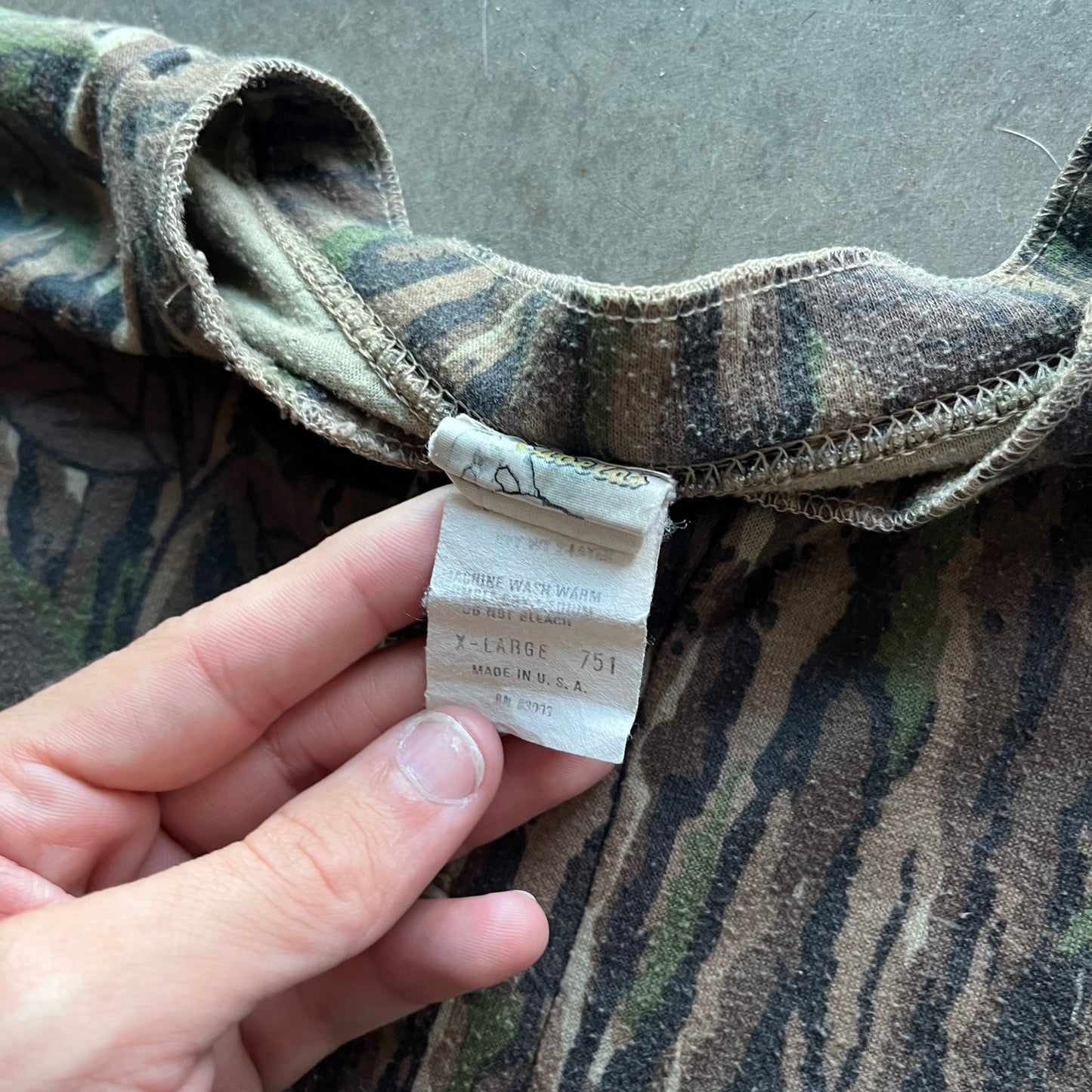 XL 90s Real Tree Camo Longsleeve