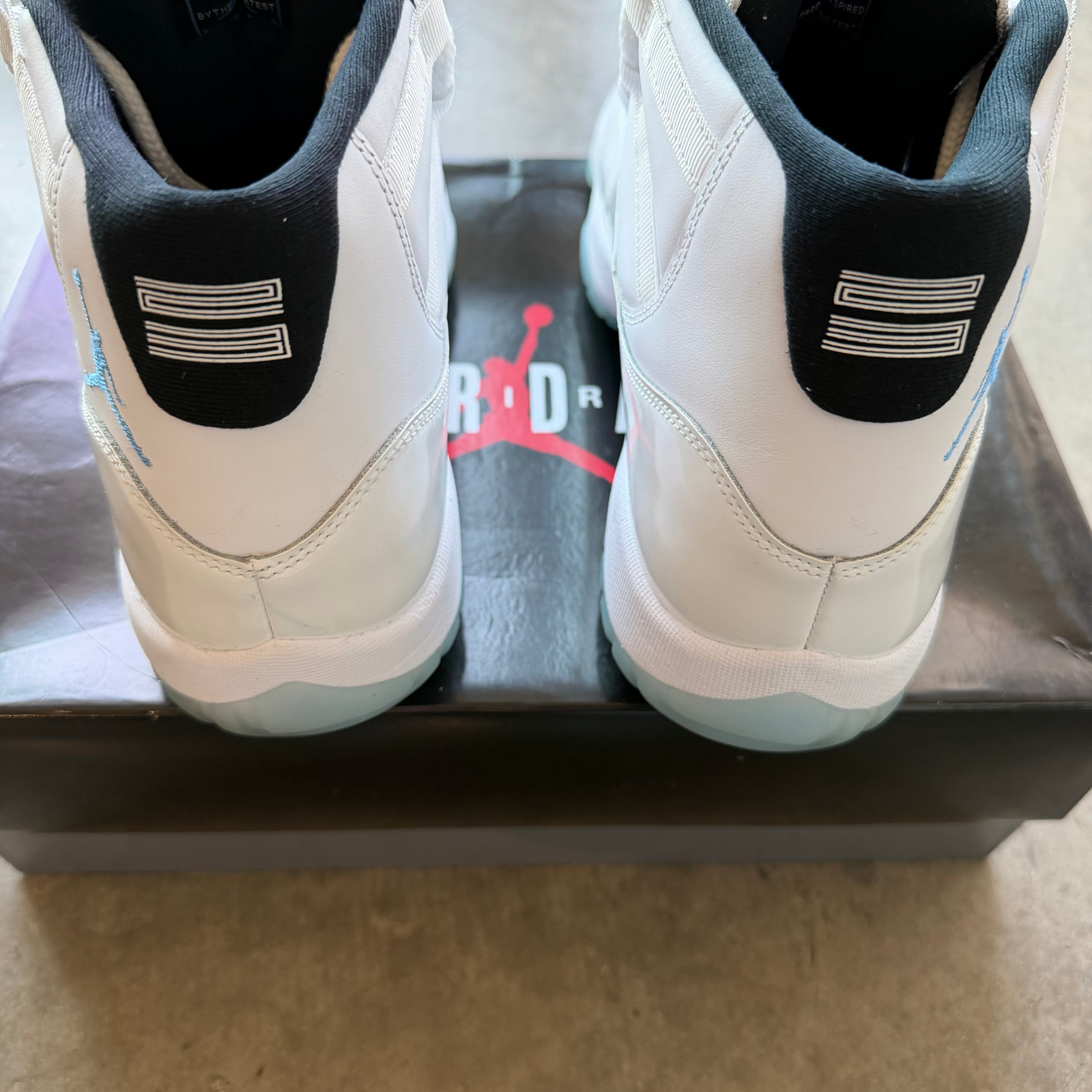 11 Used Jordan 11 Legend Blue