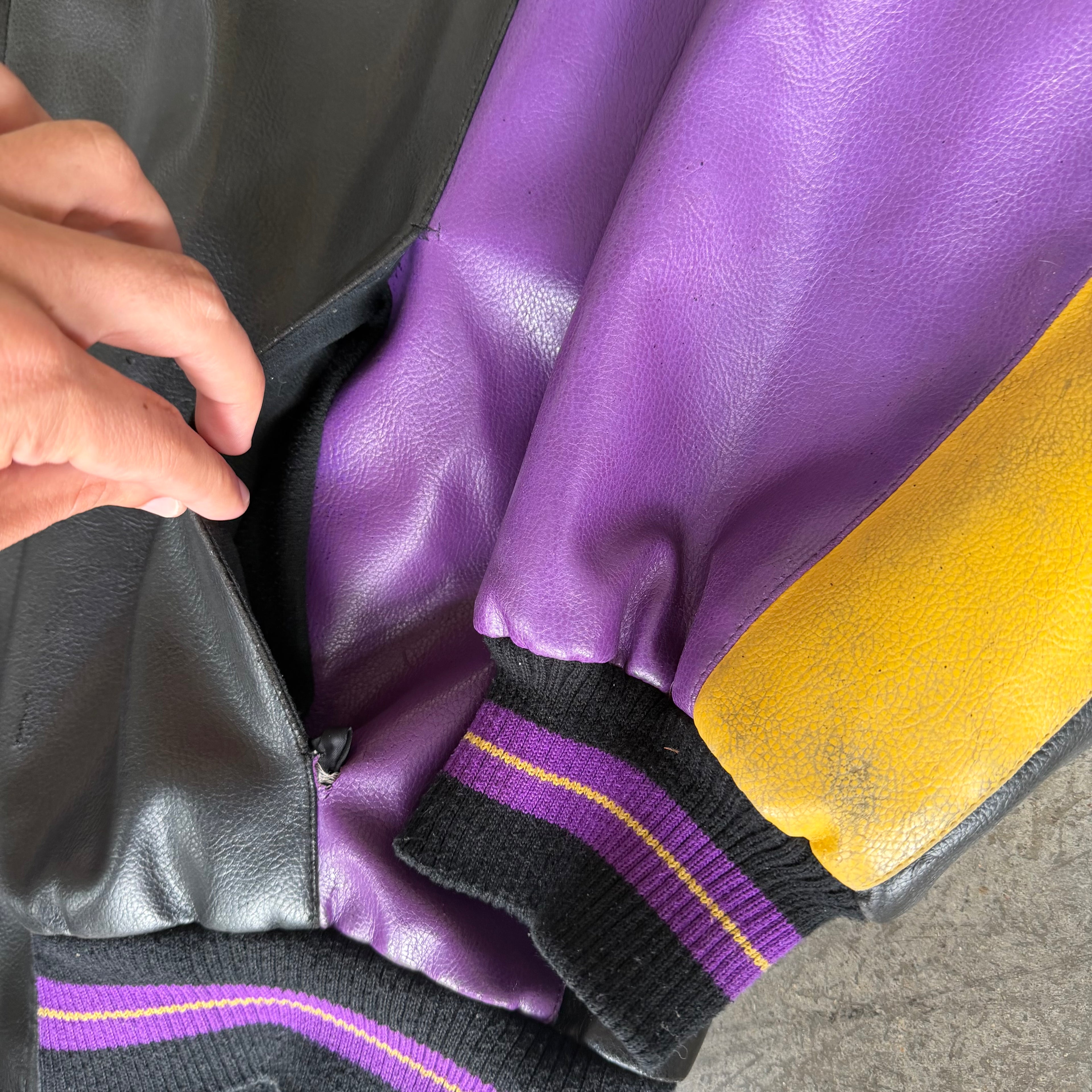 XL 90s Los Angeles Lakers Leather Jacket