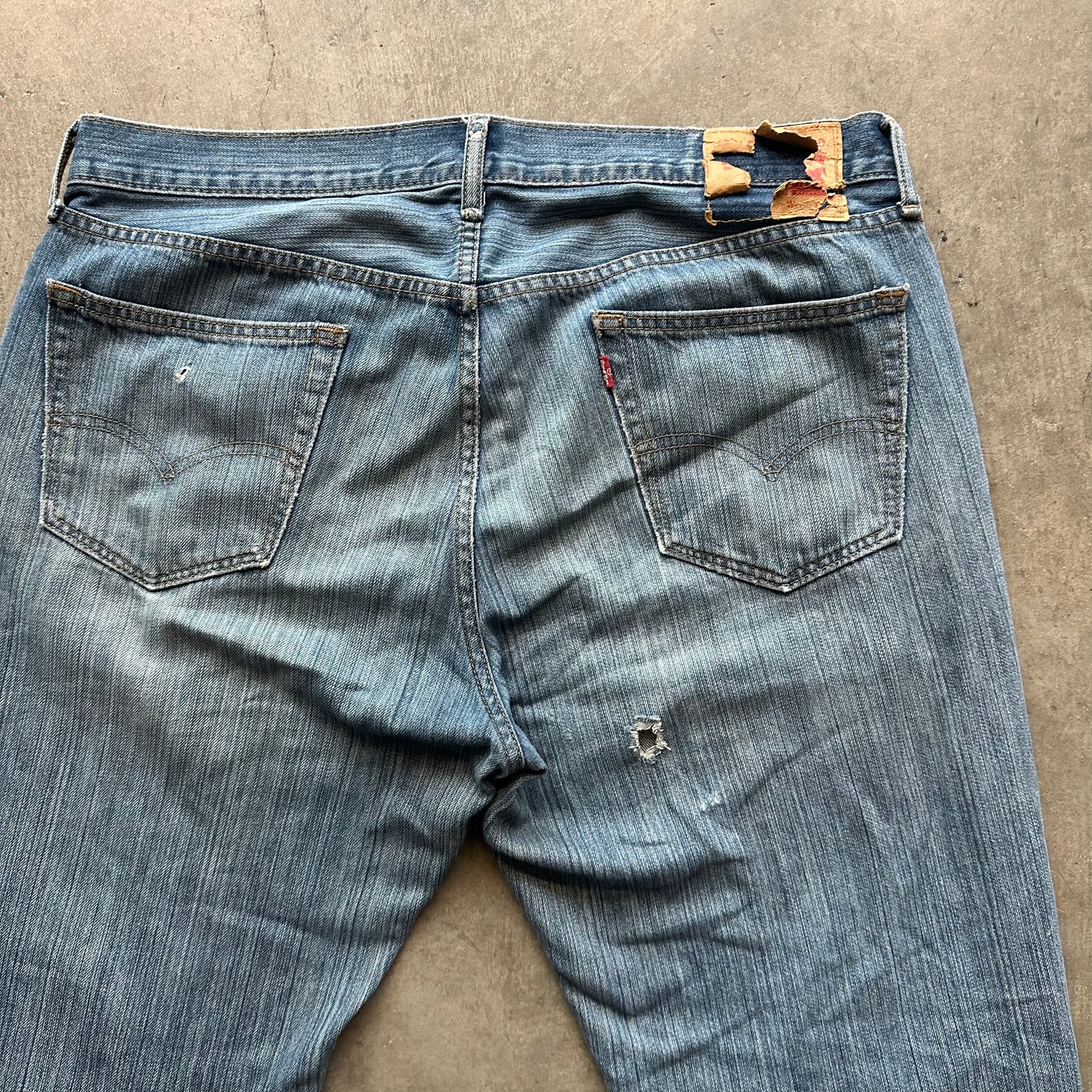 36x32 Distressed Levis Jeans