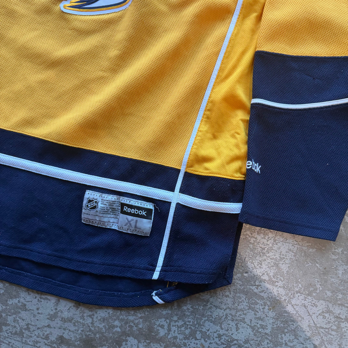 XL 00s Predators Hockey Jersey