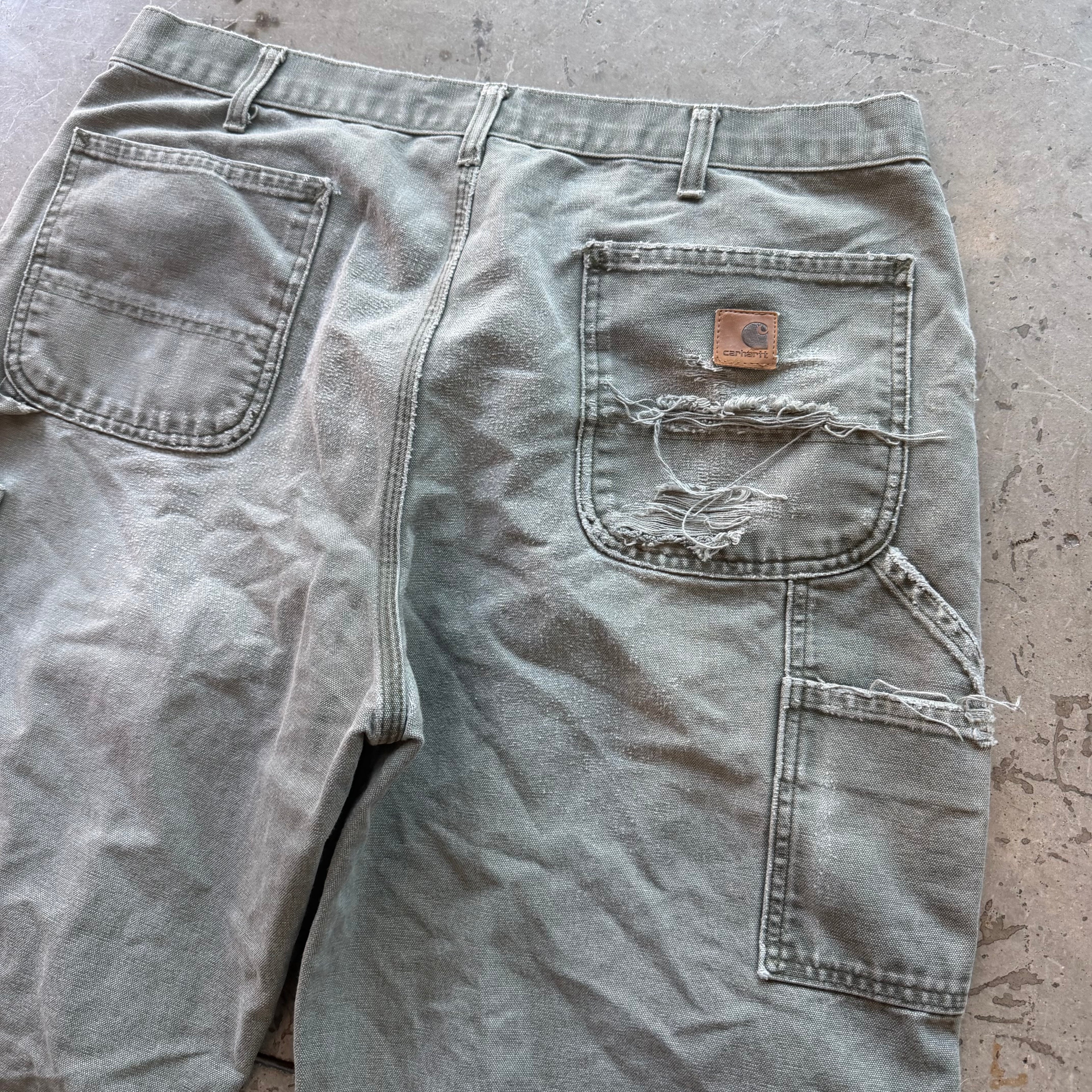 38x34 00s Distressed Carhartt Pants