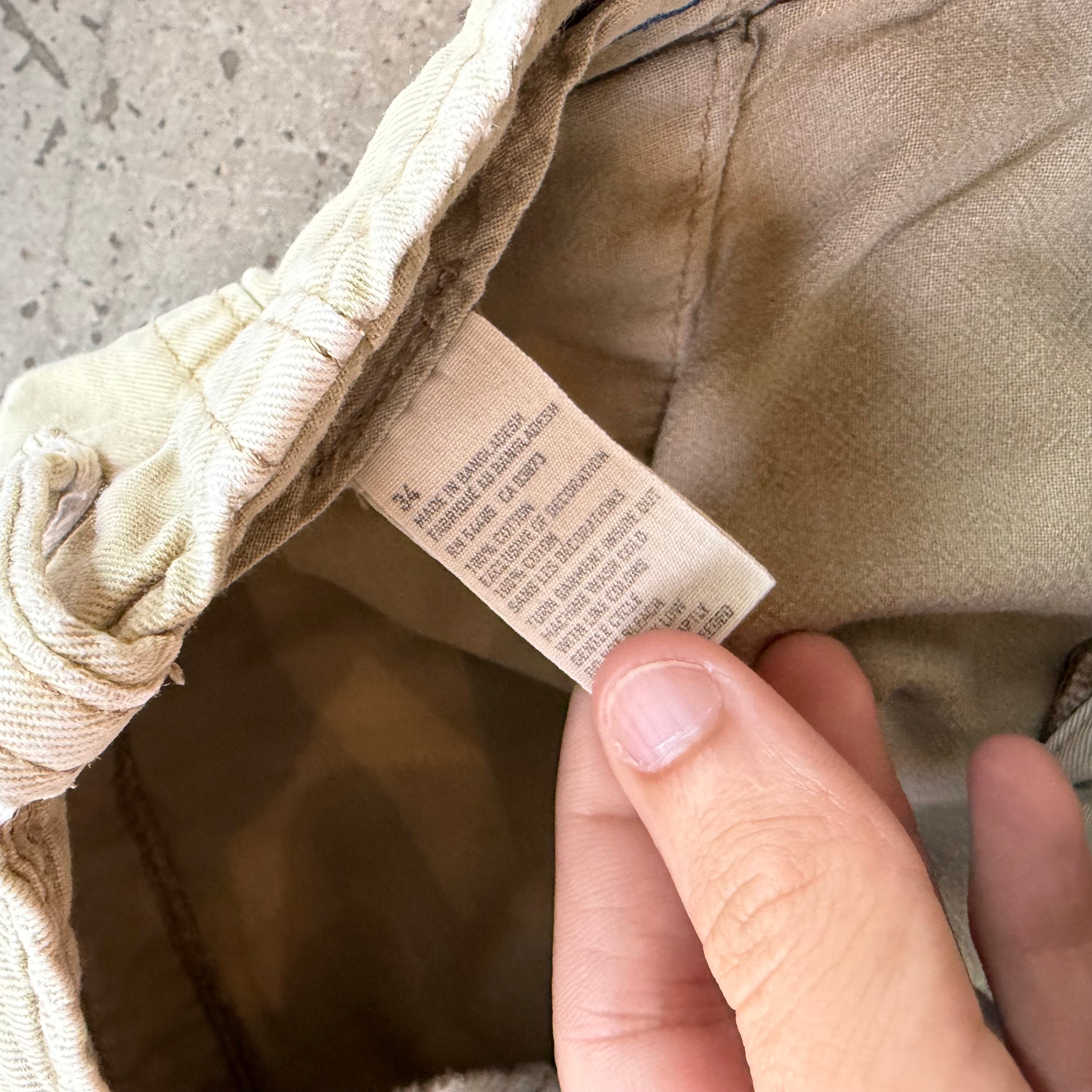 34w 00s American Eagle Cargo Shorts