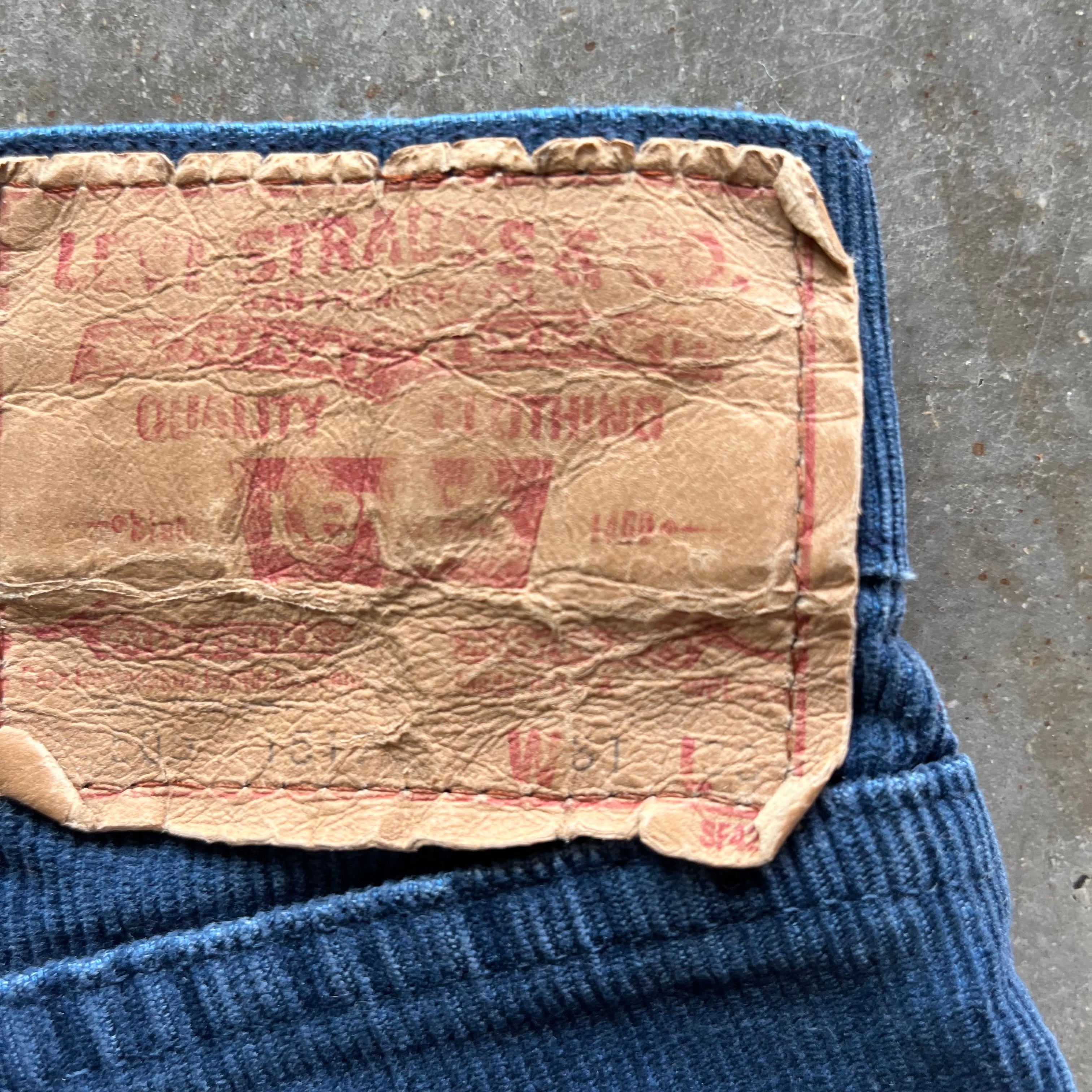 31x33 90s Courdoroy Levis Pants
