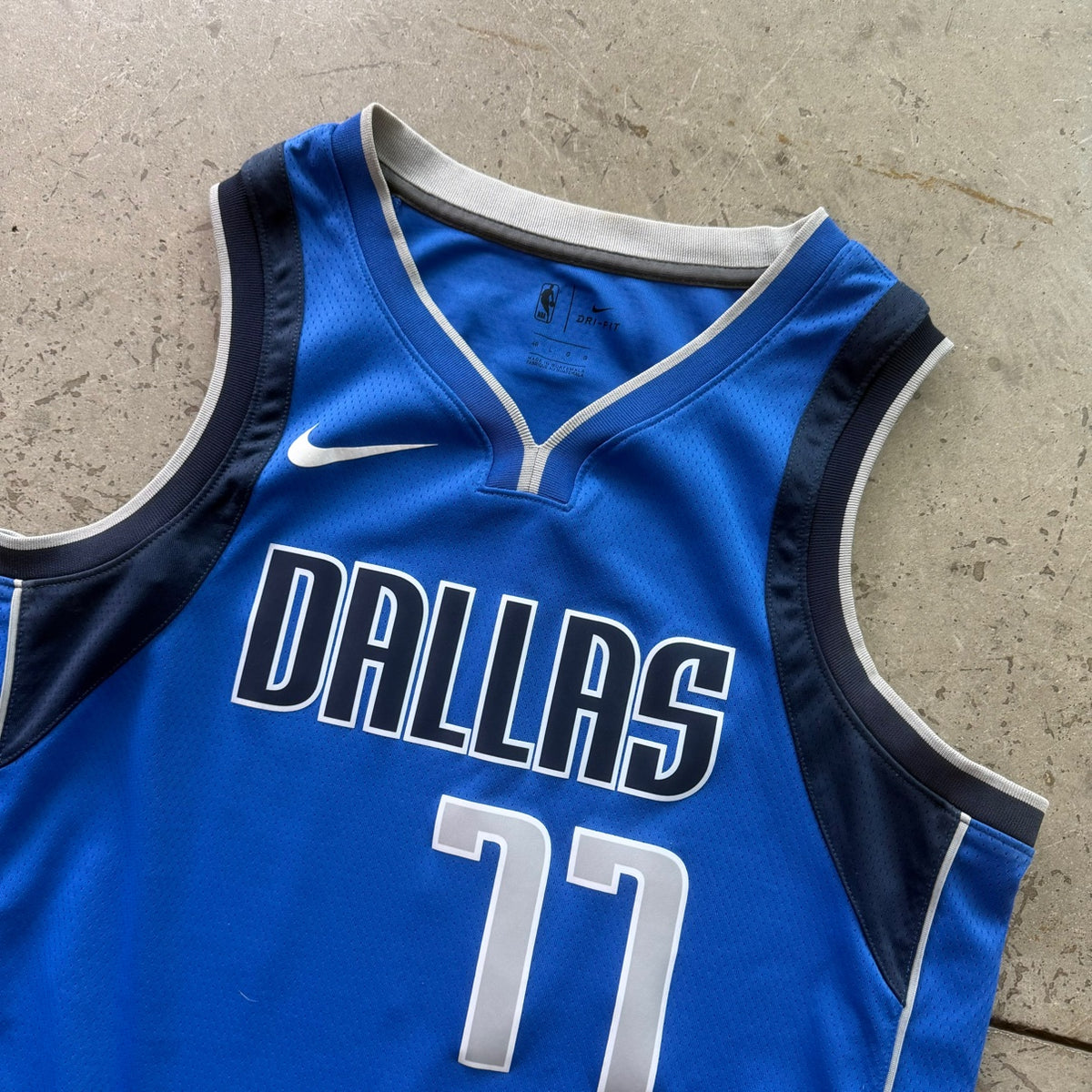 L Dallas Mavericks Doncic Jersey