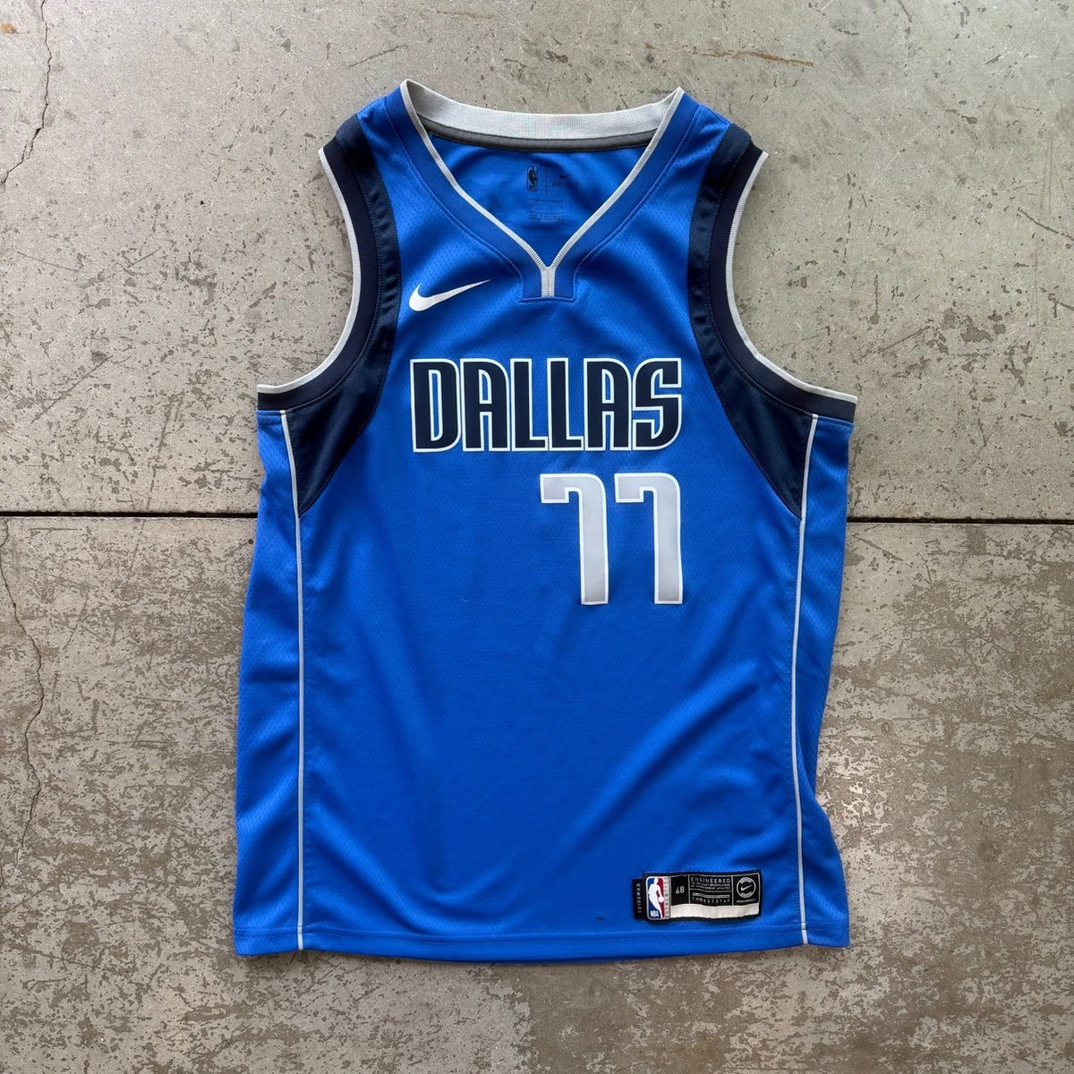 L Dallas Mavericks Doncic Jersey