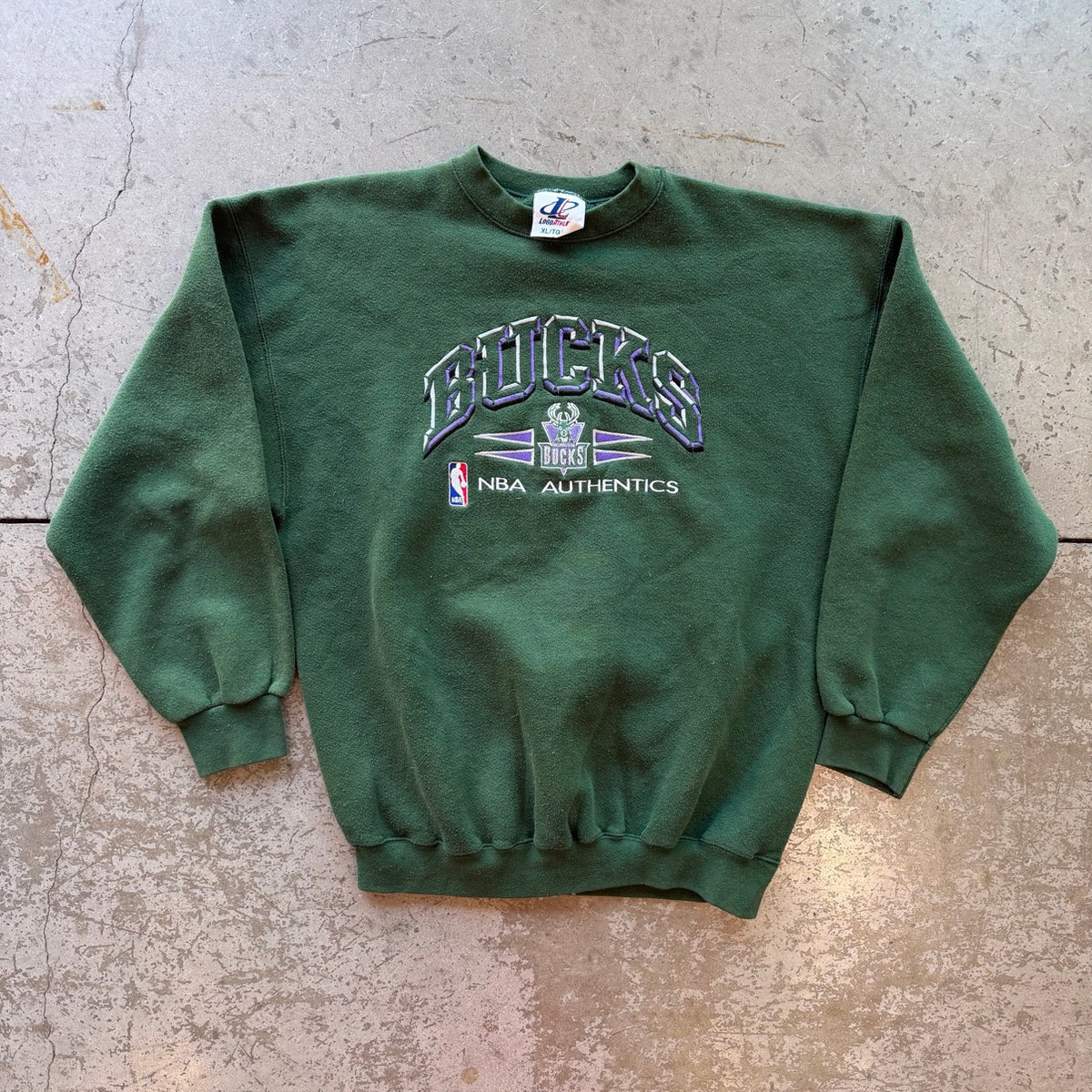 XL Milwaukee Bucks Crewneck Sweatshirt
