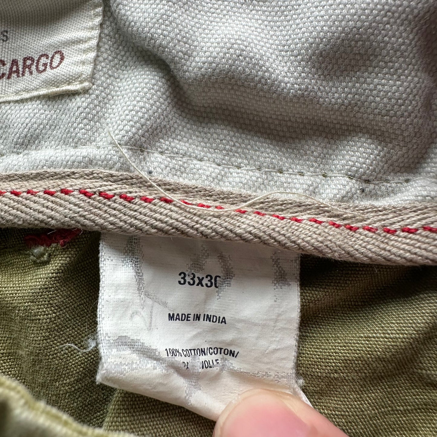 33x30 00s Gap Cargo Pants