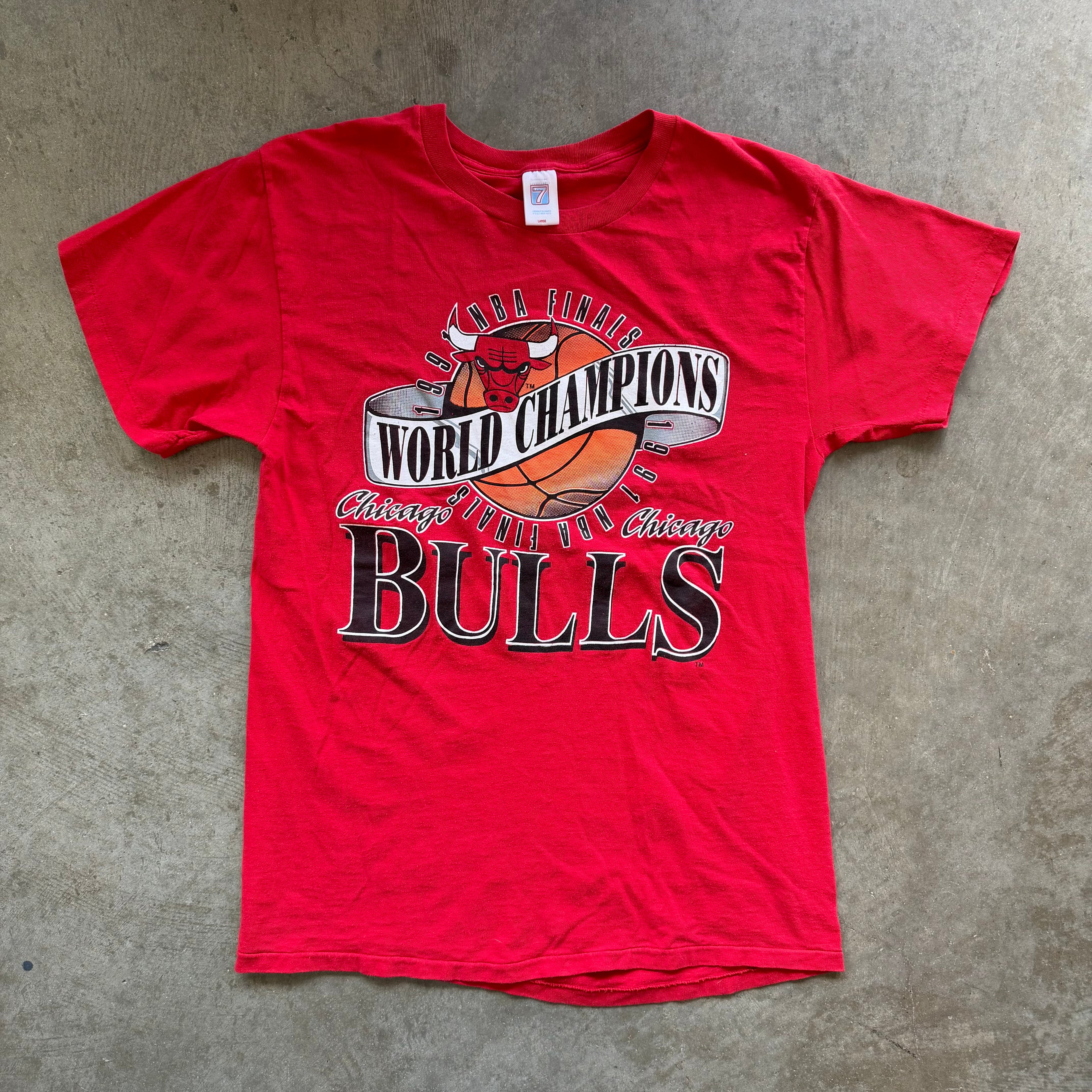 L 90s Chicago Bulls Tee