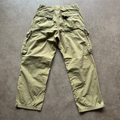 33x30 00s Gap Cargo Pants