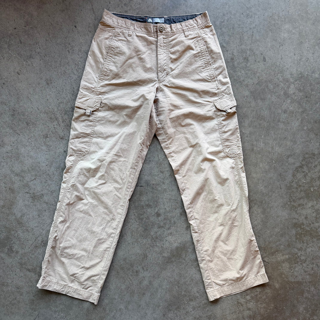 32x30 00s Nike ACG Cargo Pants