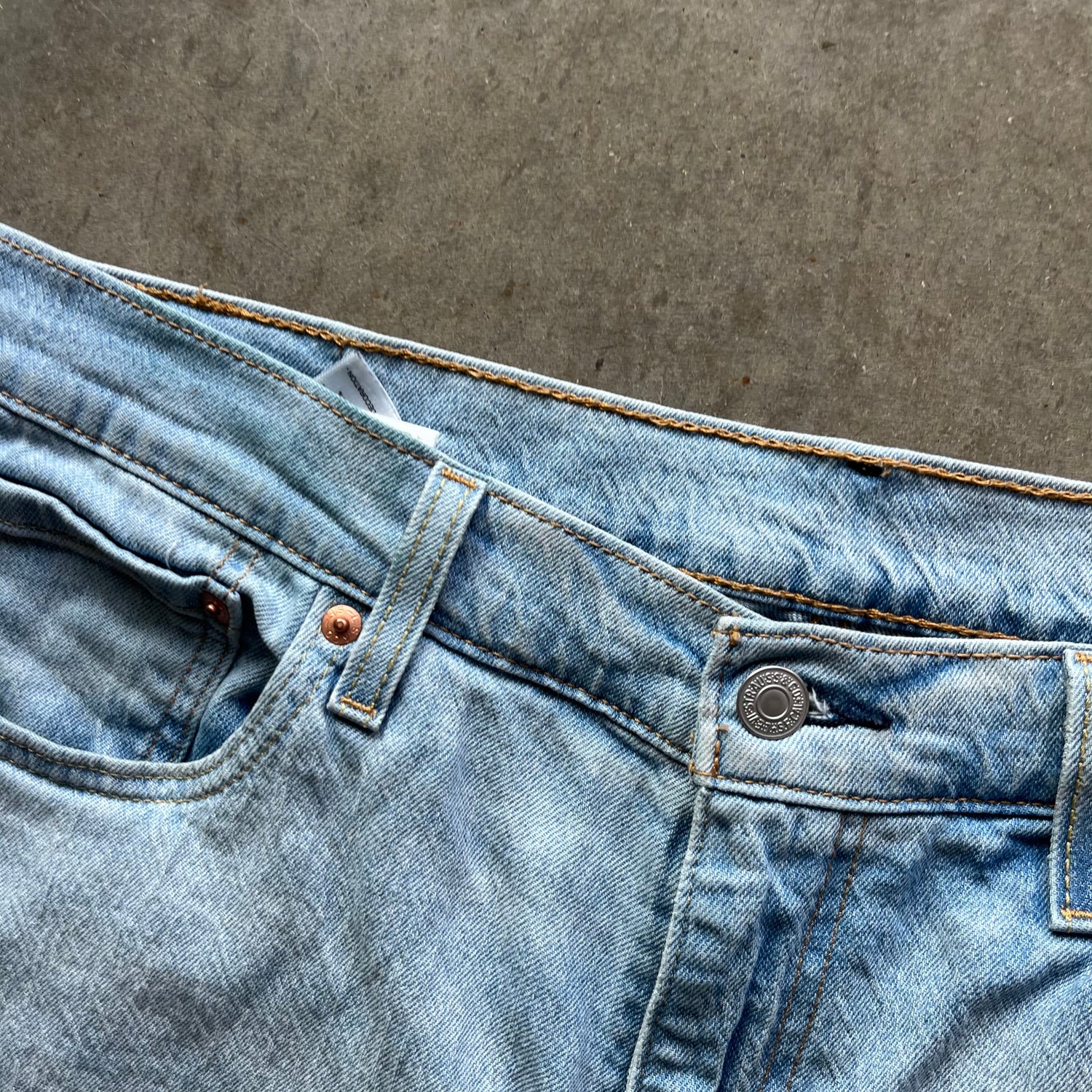 36w 00s Levis Shorts