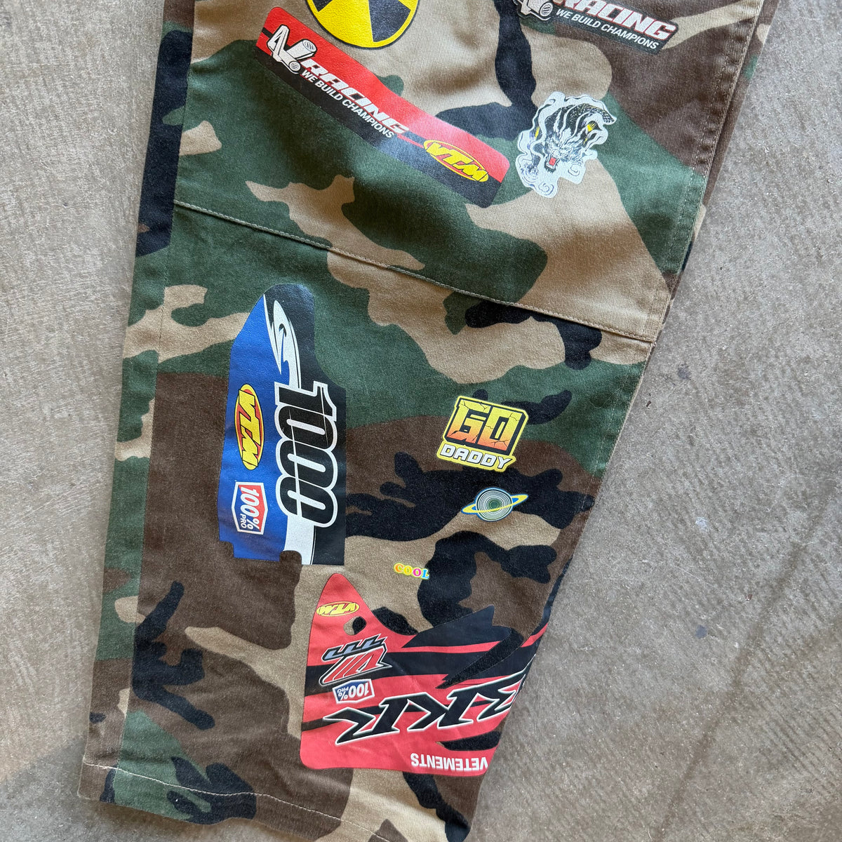 33x32 2019 Vetements Sticker Camo Pants