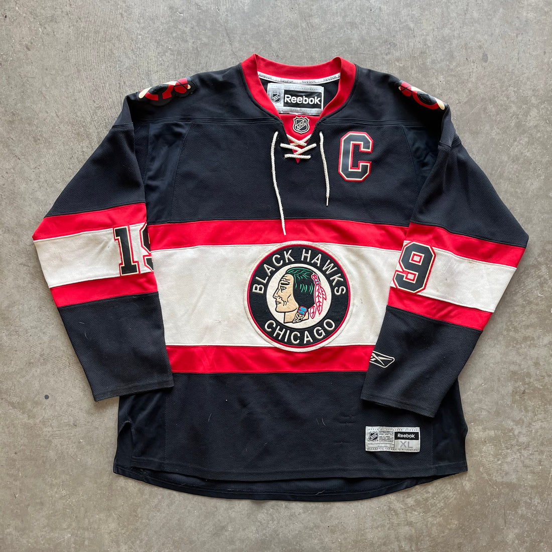 XL Toews Blackhawks Jersey