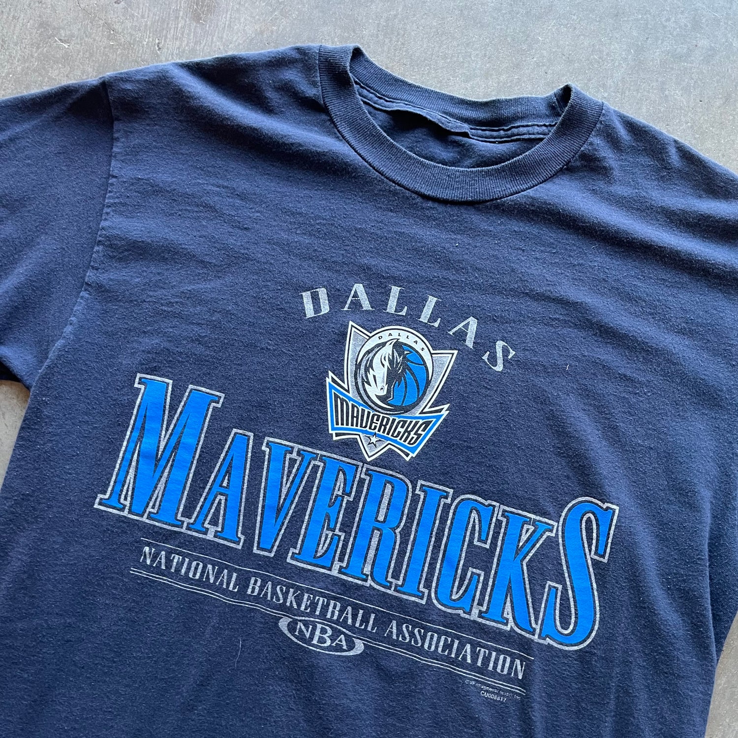 L 90s Dallas Mavs Tee