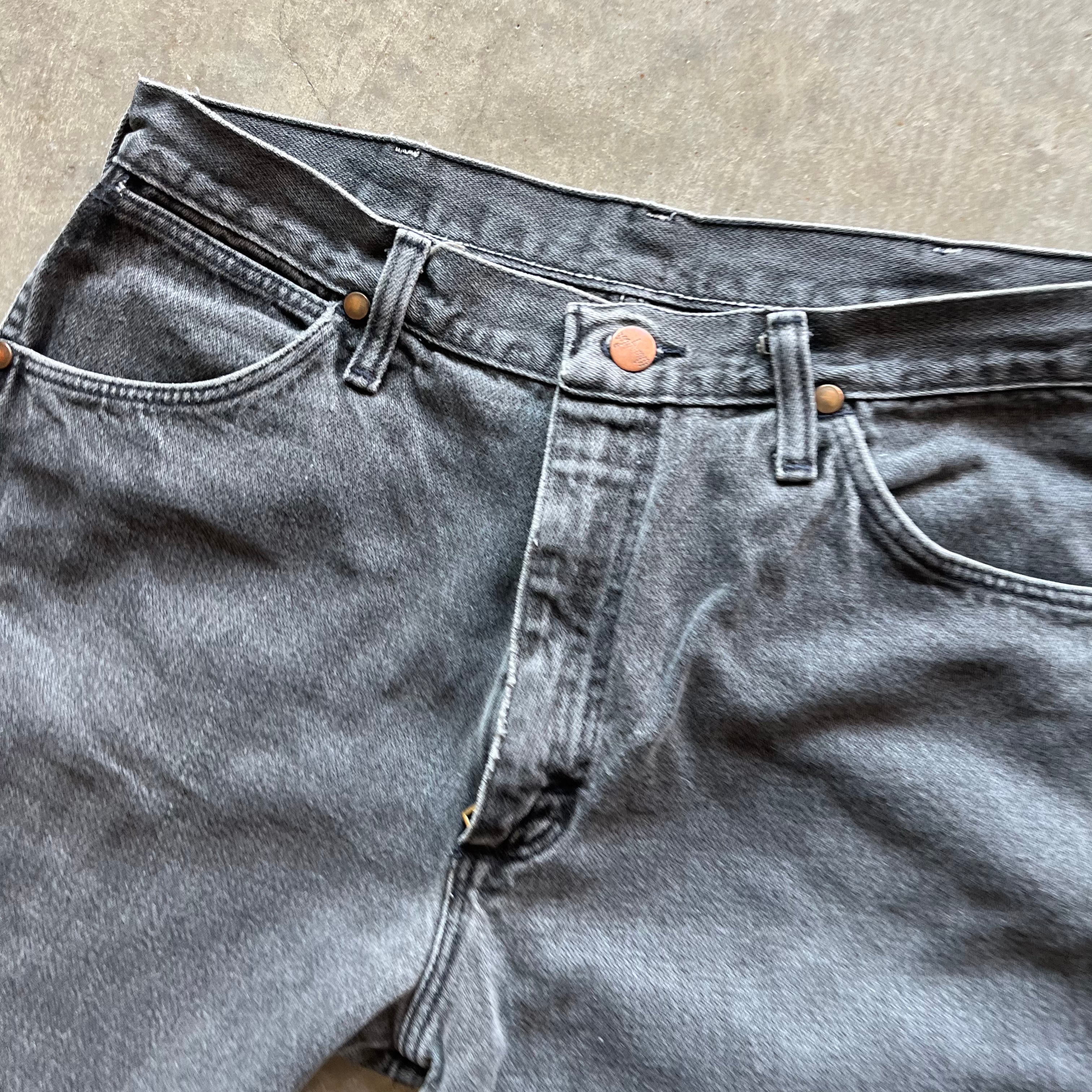 34x32 00s Black Wrangler Pants