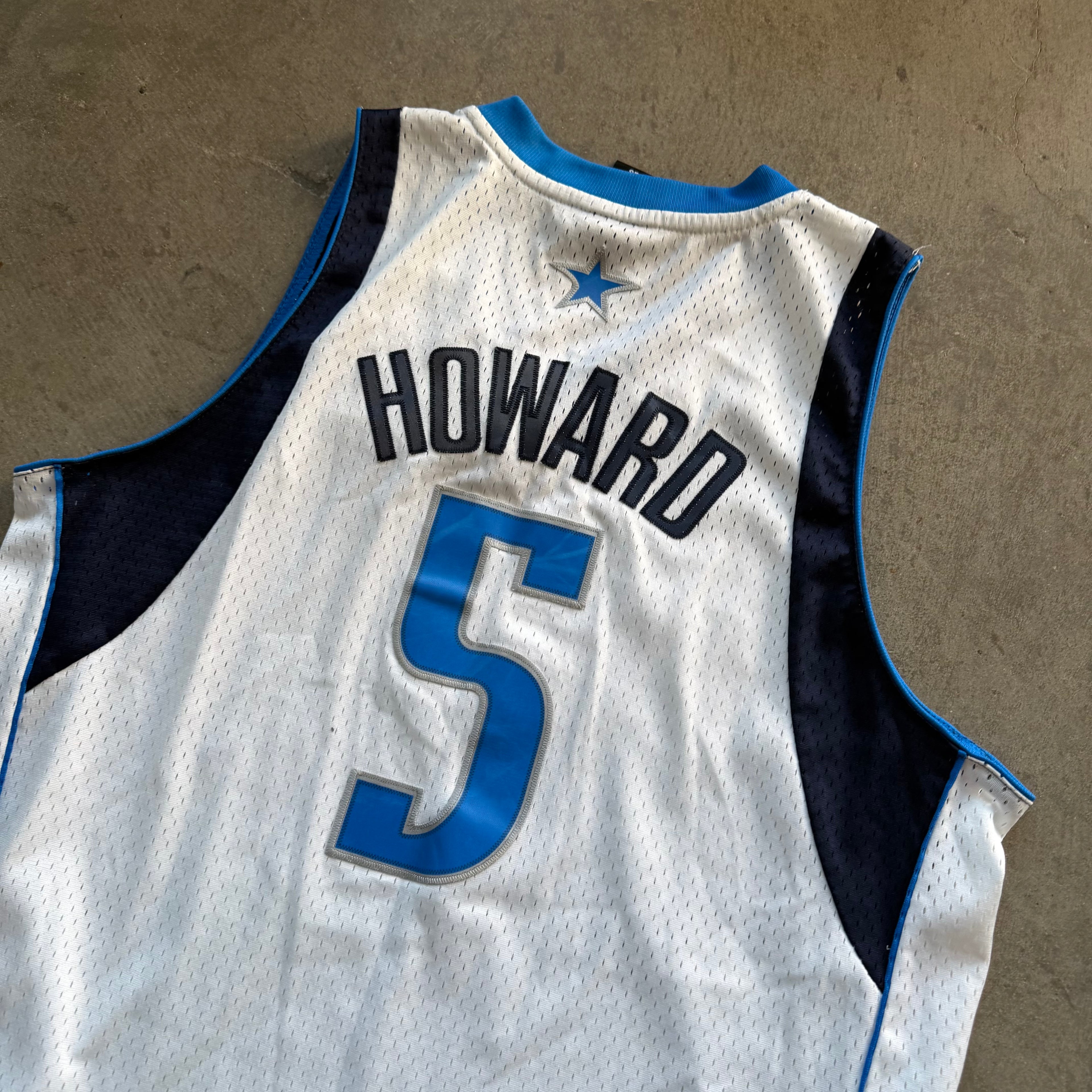 L 00s Mavs Howard Jersey