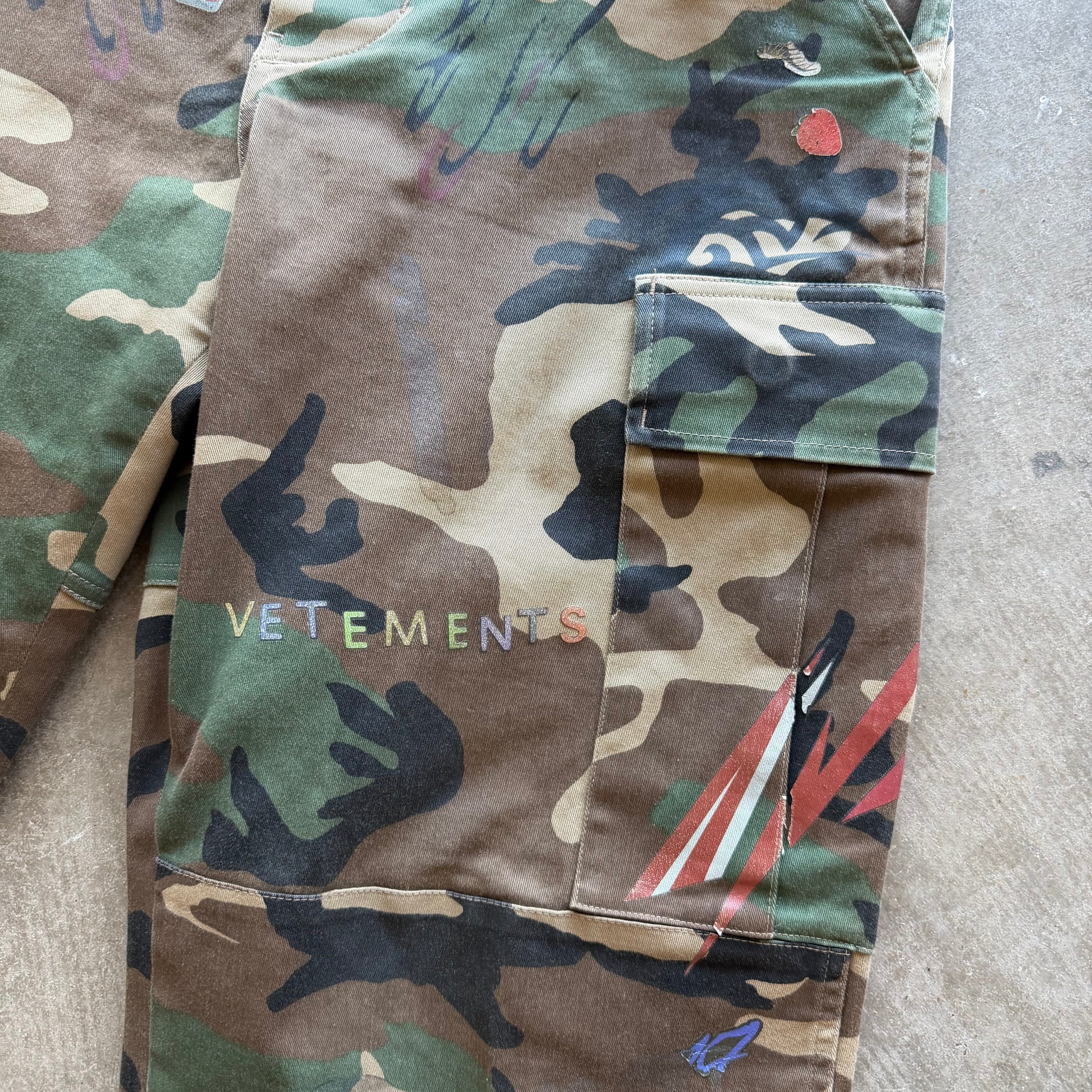 33x32 2019 Vetements Sticker Camo Pants