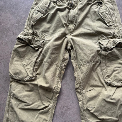 33x30 00s Gap Cargo Pants