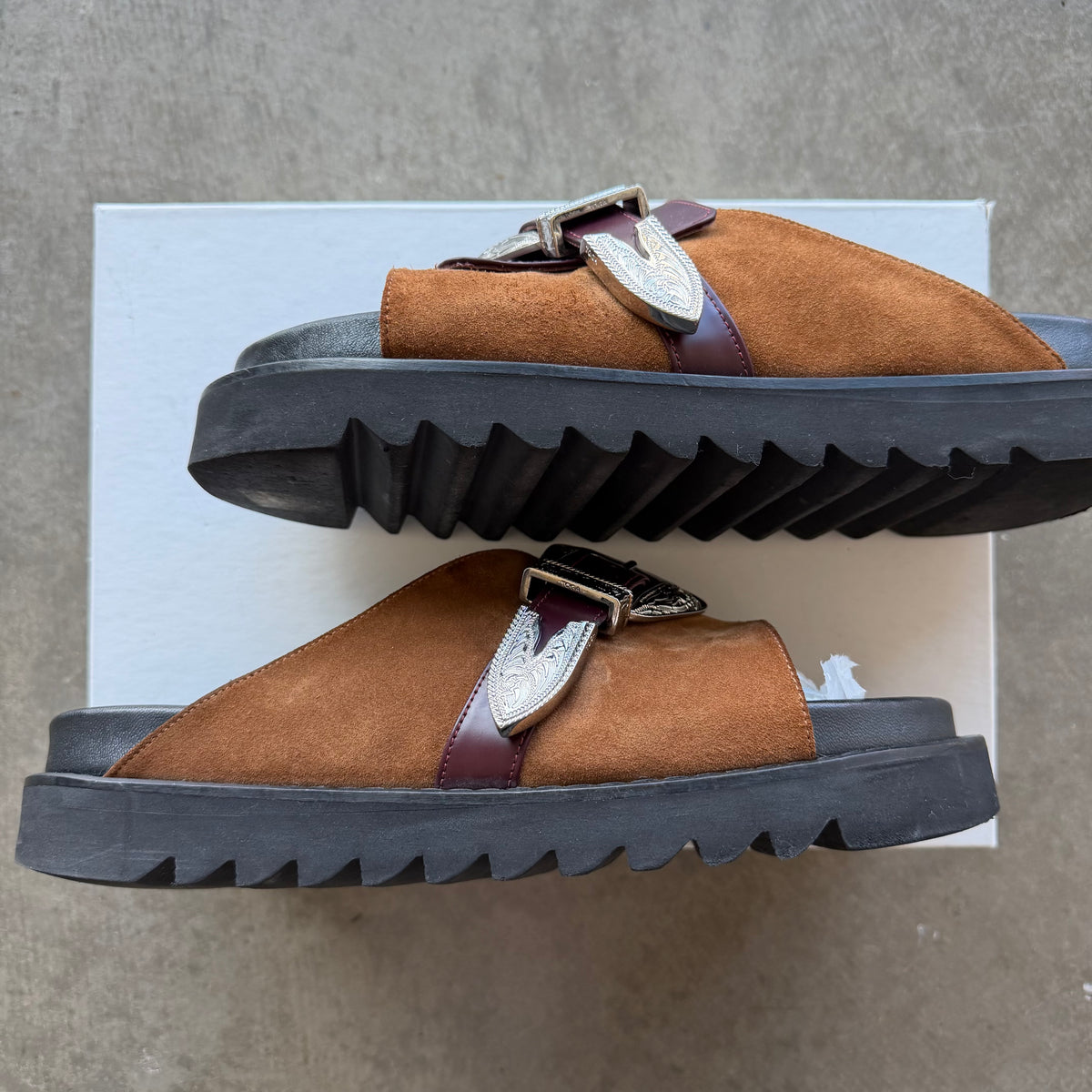 11 Toga Virilis Buckle Slide