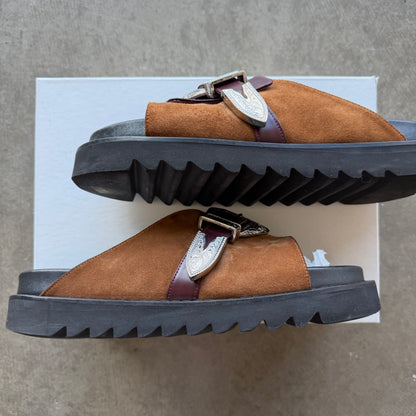 11 Toga Virilis Buckle Slide