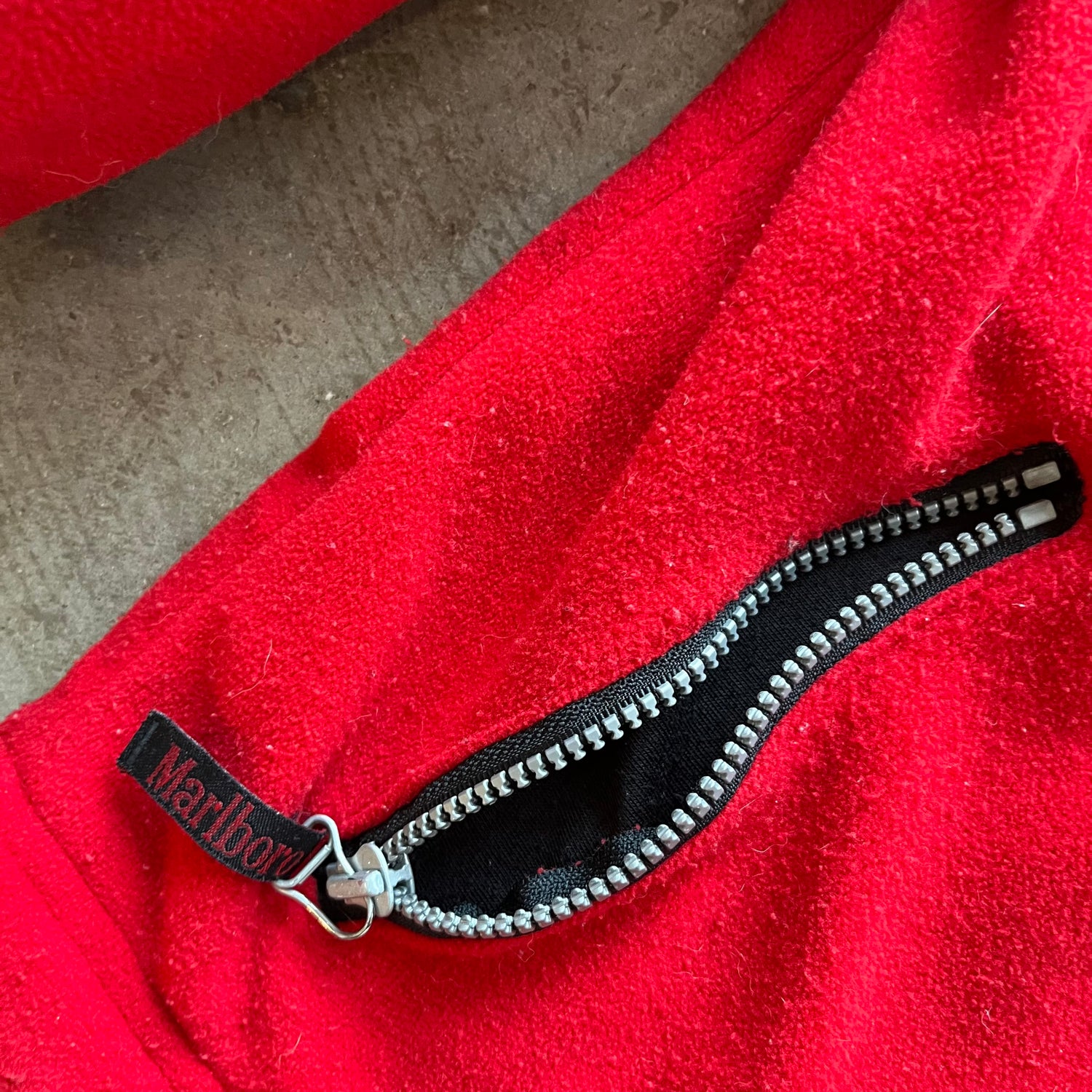 L 90s Marlboro Gecko Fleece