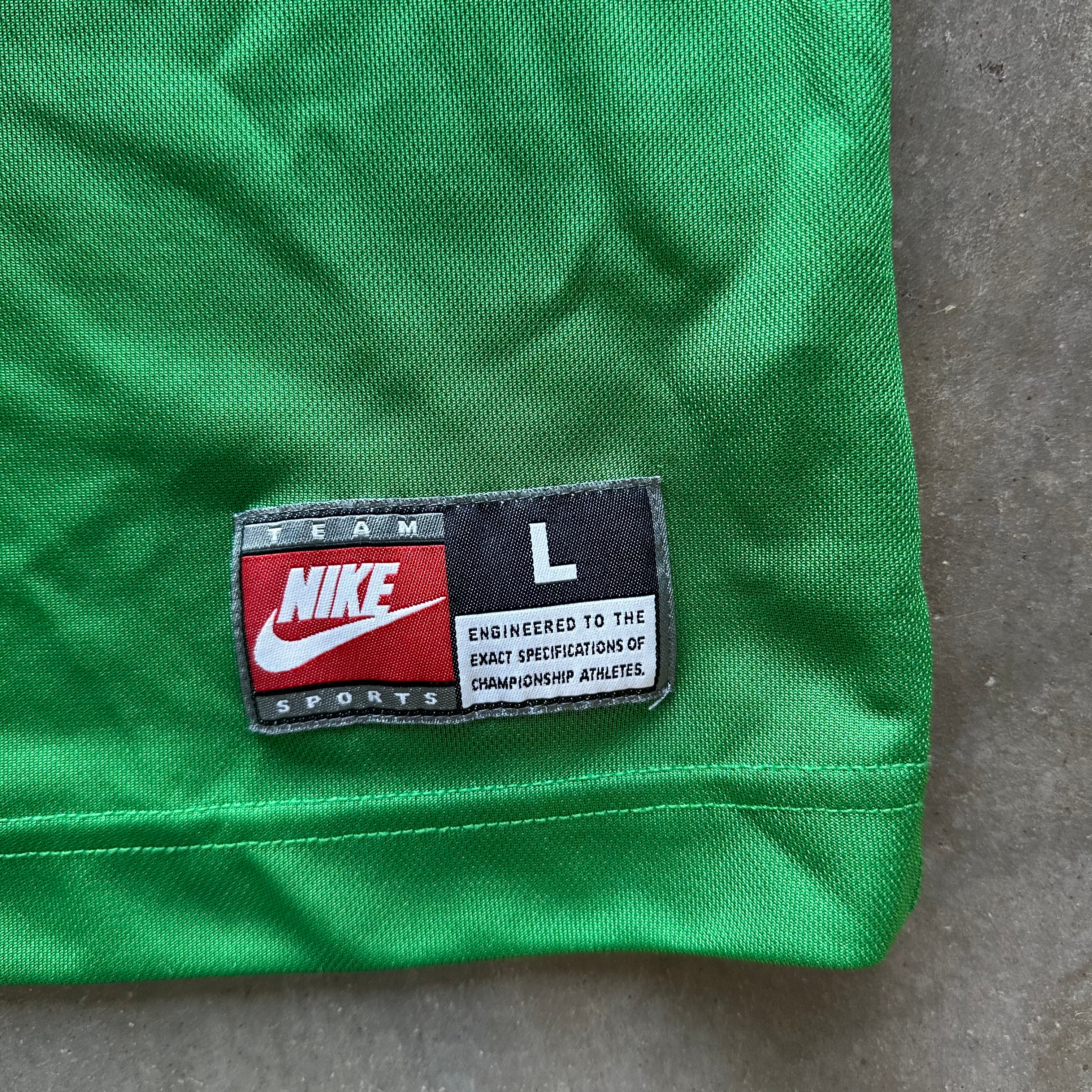 L 90s Nike Soccer Warm Up