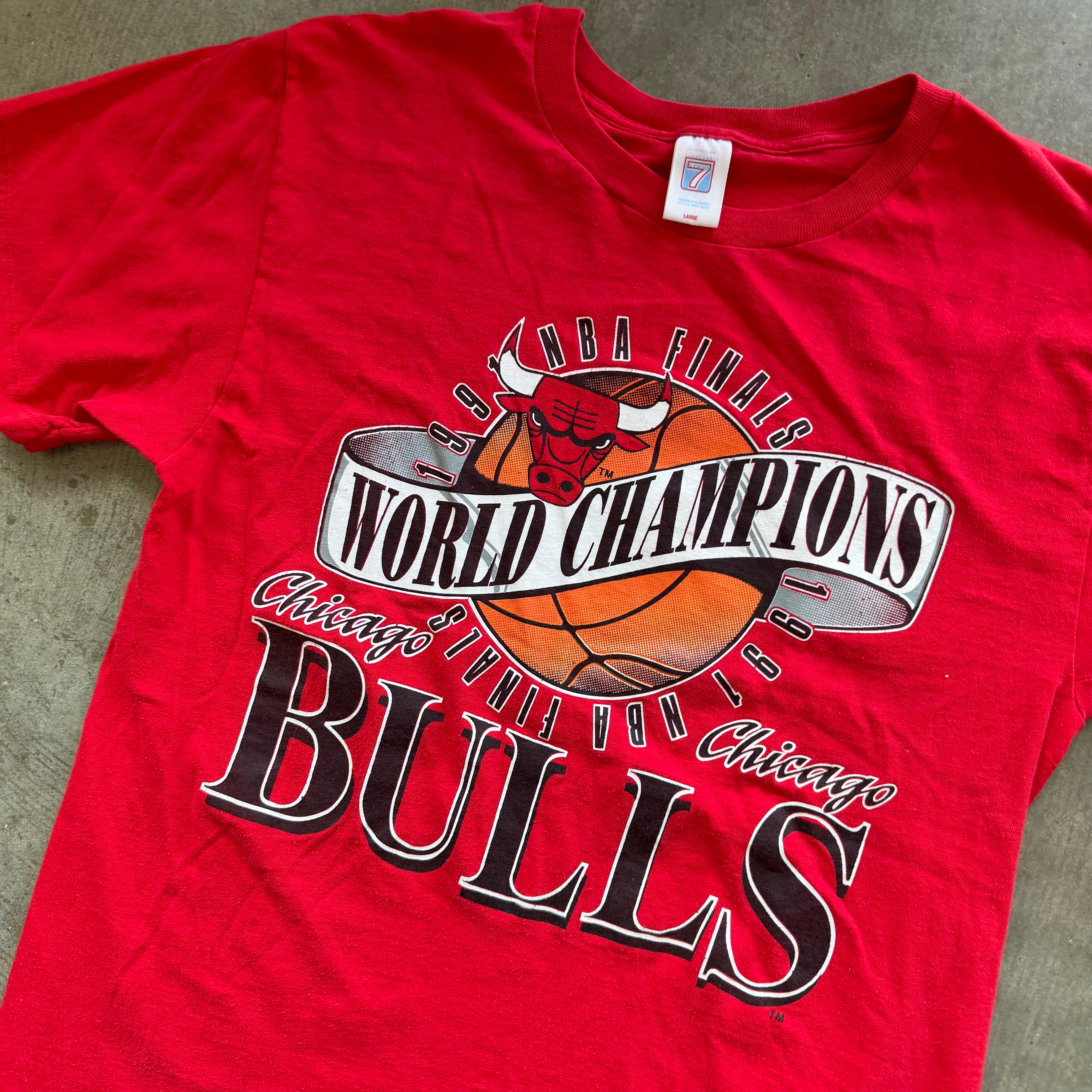 L 90s Chicago Bulls Tee