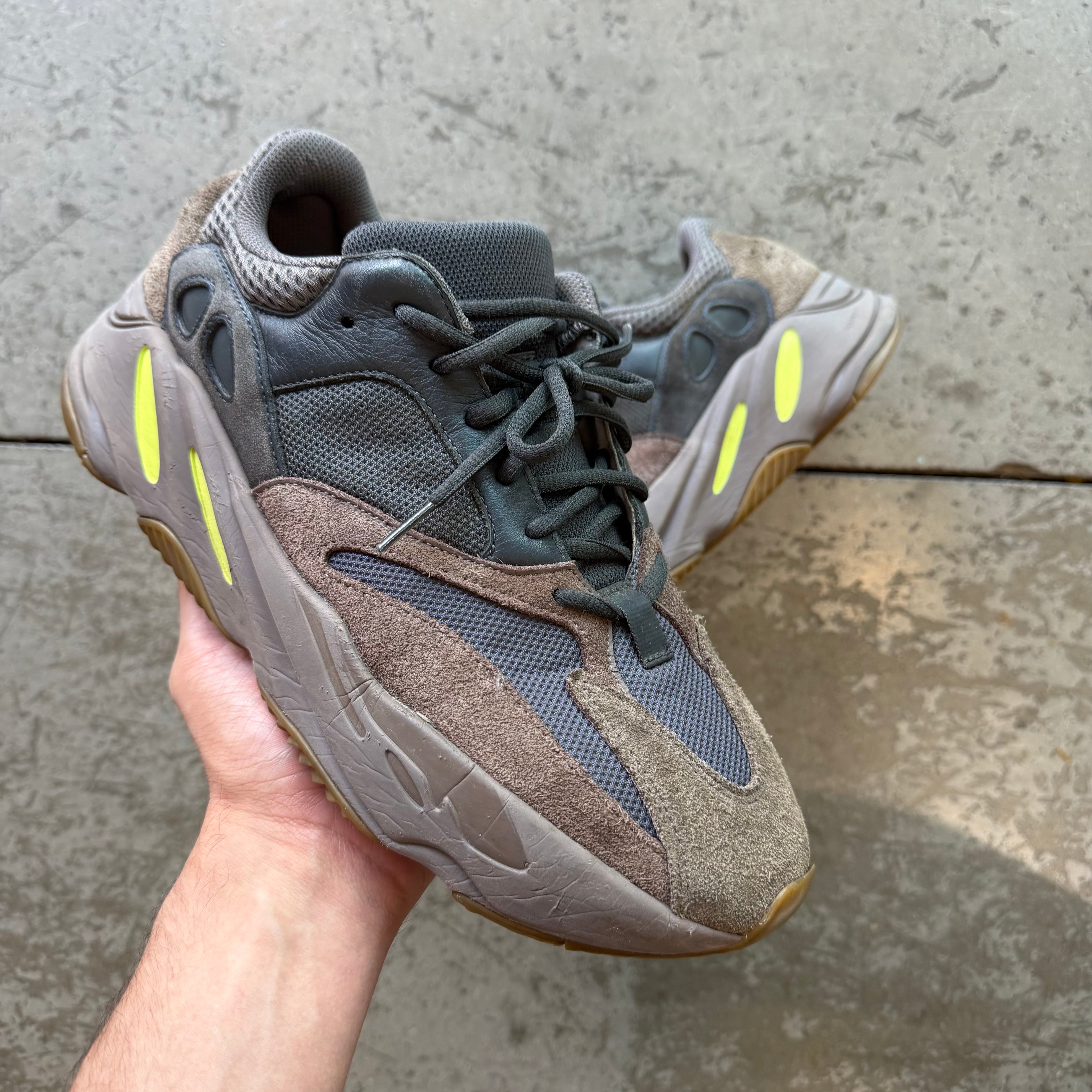 11 Used Yeezy 700 Mauve