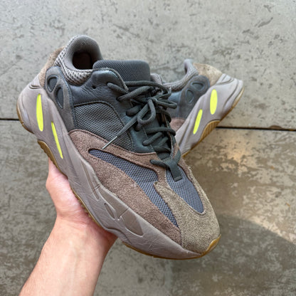 11 Used Yeezy 700 Mauve