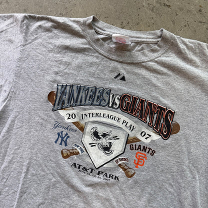 L 2007 Yankees Vs Giants Tee
