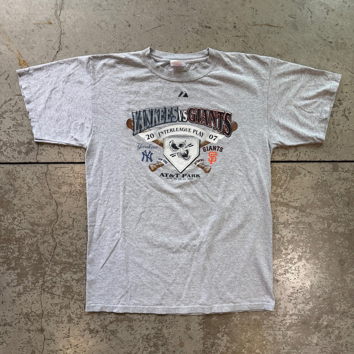 L 2007 Yankees Vs Giants Tee